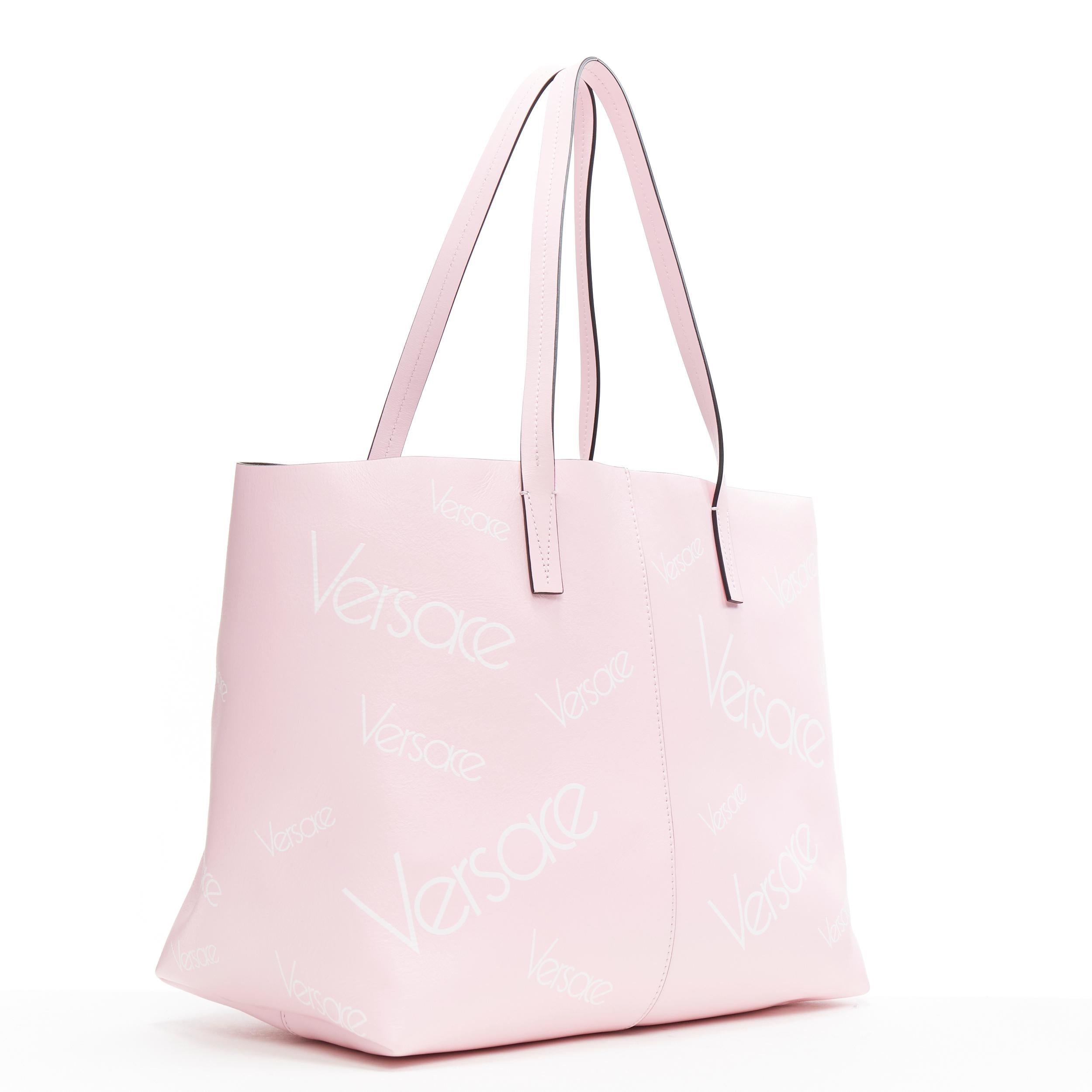 new VERSACE smooth calf leather light pink 90's logomania monogram printed tote
Brand: Versace
Designer: Donatella Versace
Collection: Spring Summer 2018
Model Name / Style: Leather tote
Material: Leather
Color: Pink
Pattern: Other; logomania
Extra