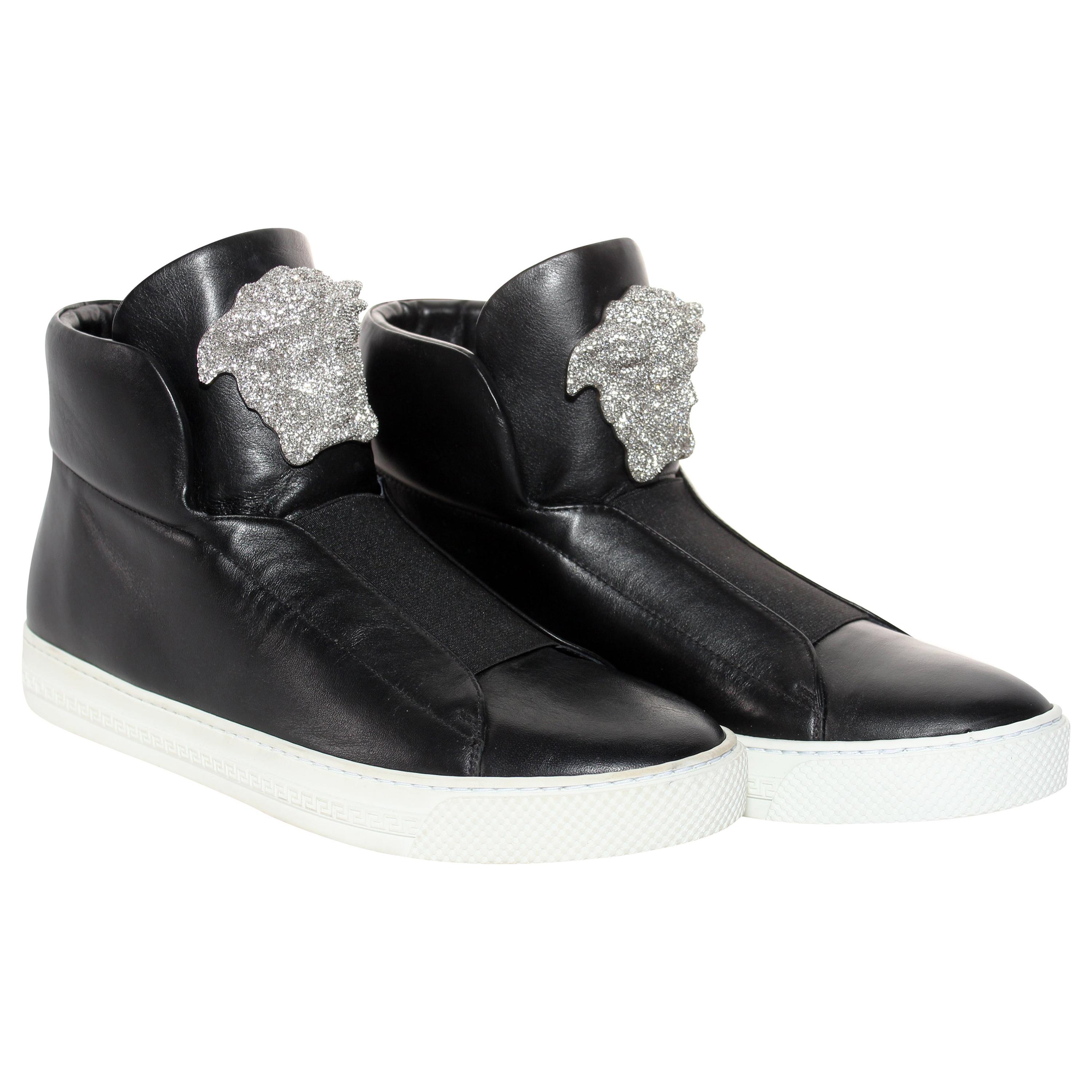 New Versace SoHo Exclusive Crystal Embellished Black Leather Sneakers Size 41 For Sale