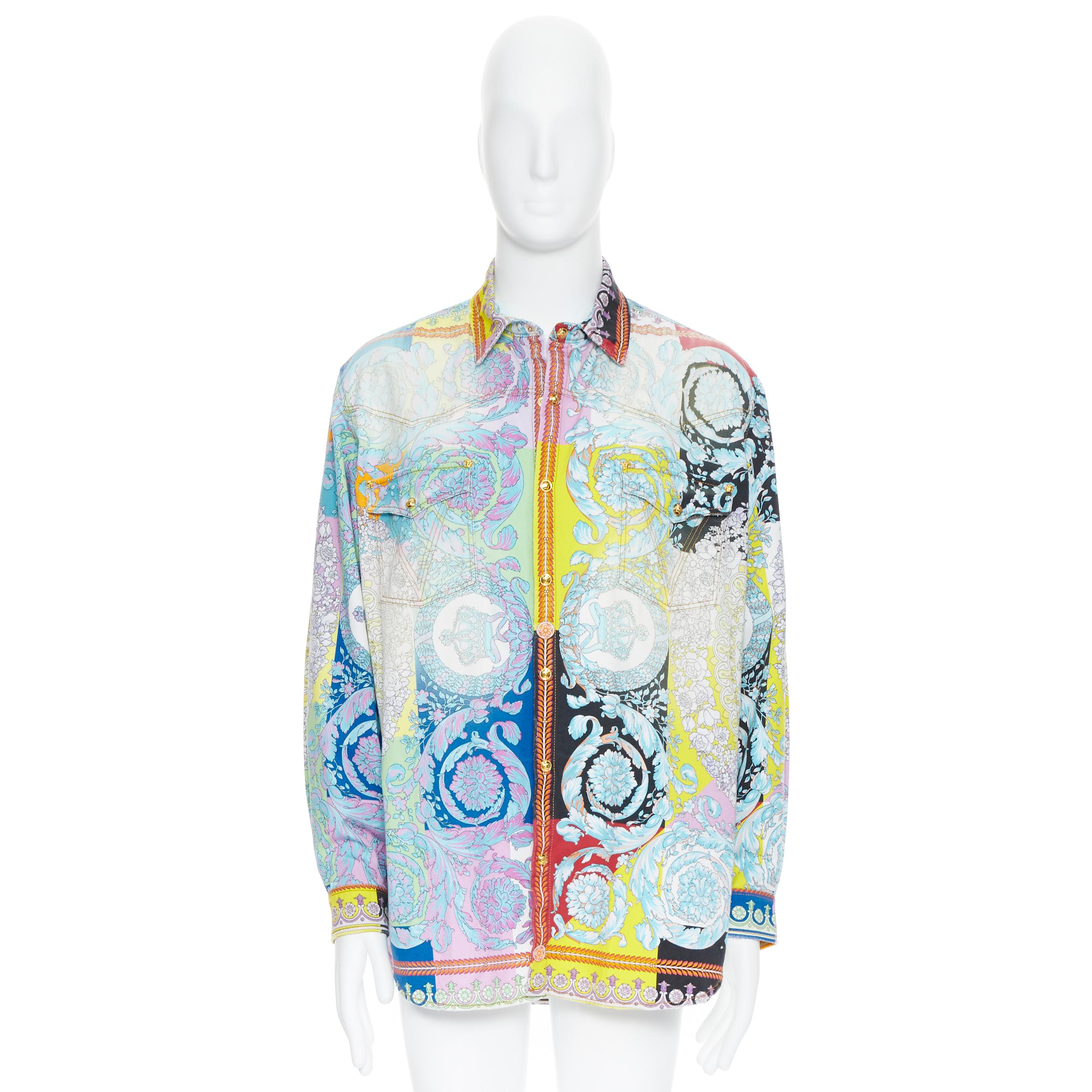 new VERSACE SS19 Techni Baroque distressed cotton Medusa oversized shirt EU38 S
Brand: Versace
Designer: Donatella Versace
Collection: SS19
Model Name / Style: Overesized shirt
Material: Cotton
Color: Blue
Pattern: Floral
Closure: Button
Extra