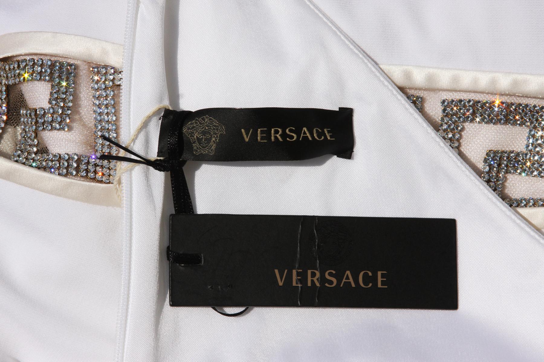 Neu $6950 Versace Kleid aus weißem Jersey mit Swarovski-Kristallen und griechischem Schlüssel It. 42 im Angebot 1