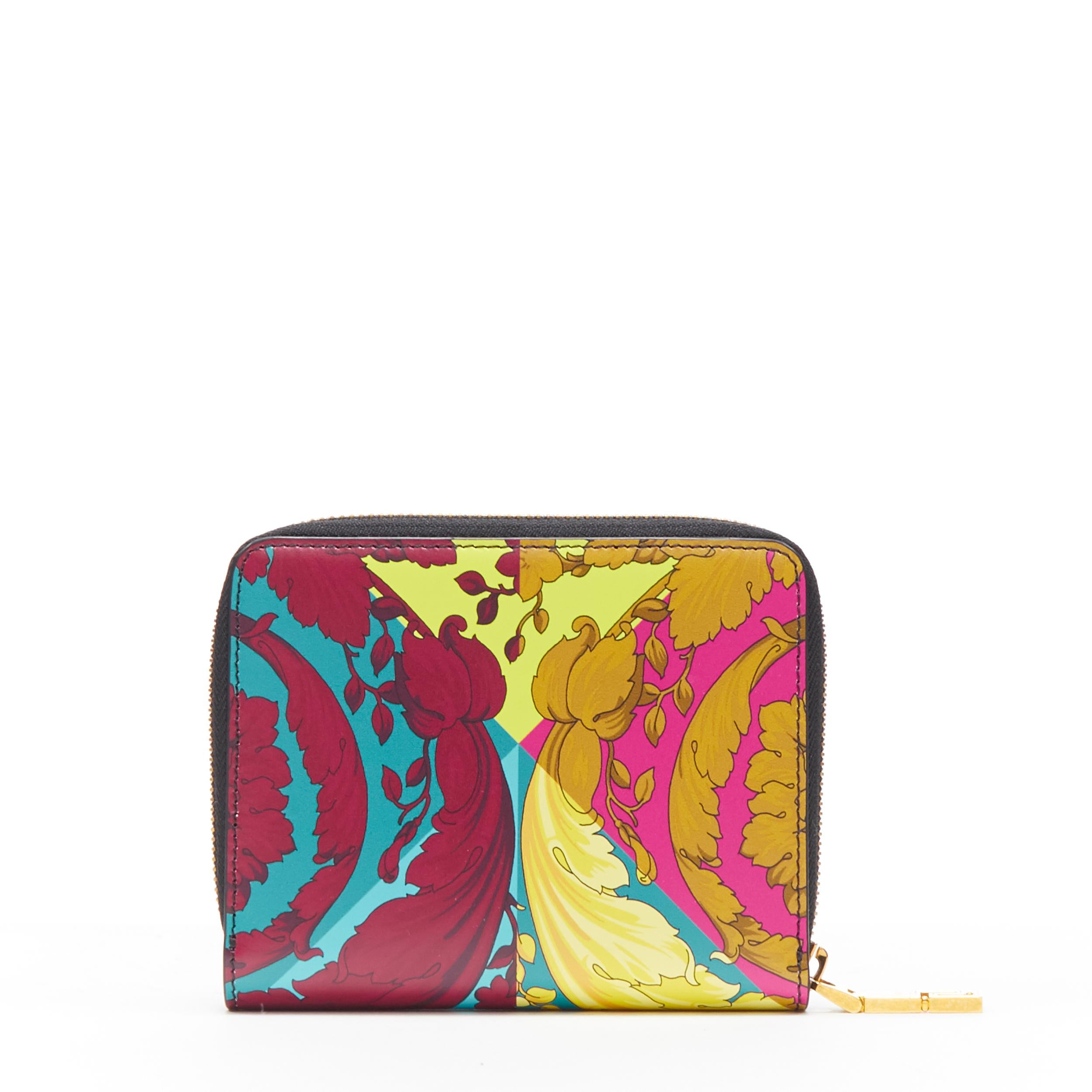 new VERSACE Techni Barocco print leather gold Medusa face zip around wallet 
Brand: Versace
Designer: Donatella Versace
Collection: 2019
Model Name / Style: Zip around wallet
Material: Leather
Color: Multicolour
Pattern: Floral
Closure: Zip
Extra