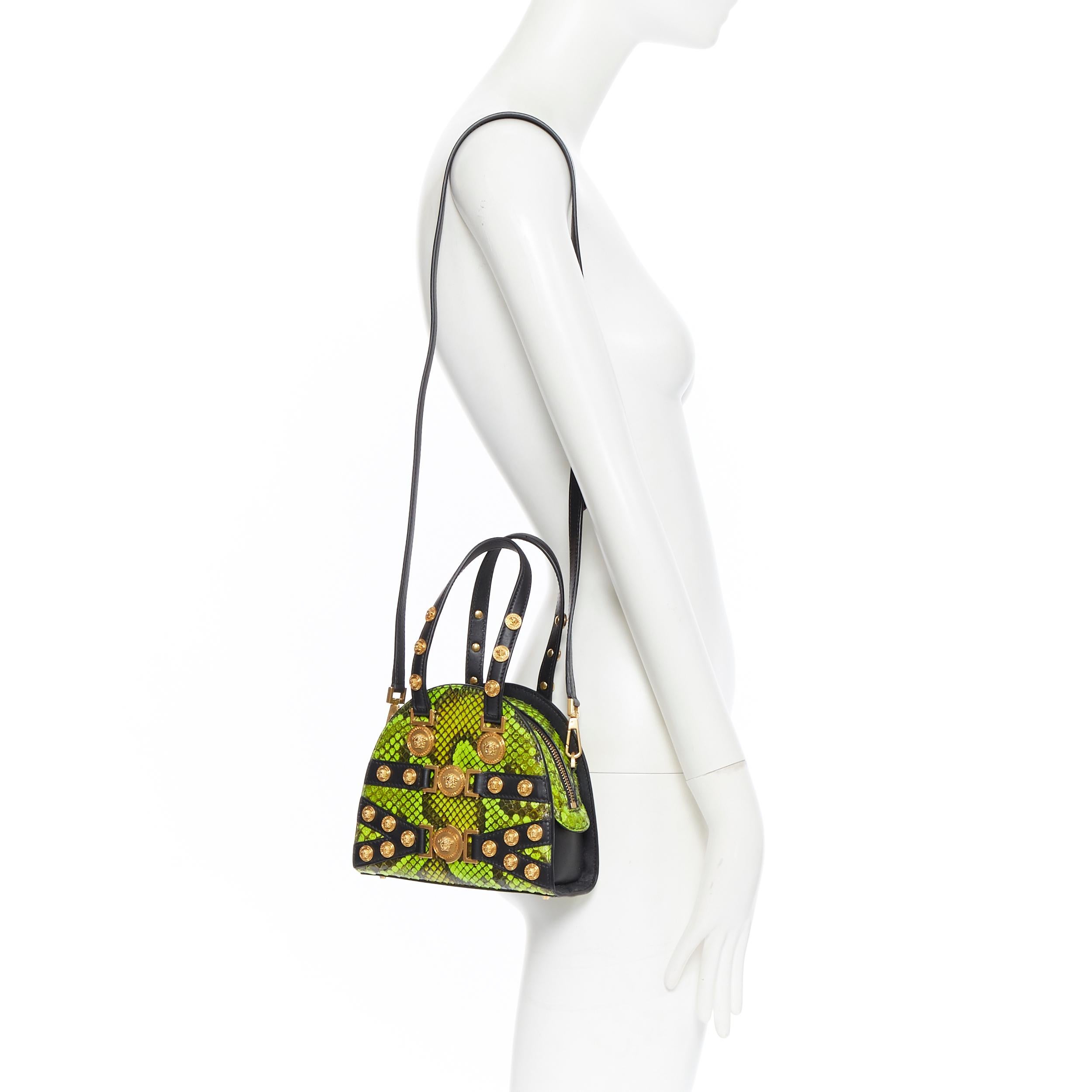 new VERSACE Tribute green scaled leather Medusa stud small bowling shoulder bag
Brand: Versace
Designer: Donatella Versace
Collection: Spring Summer 2018
Model Name / Style: Bowling shoulder bag
Material: Leather
Color: Green
Pattern: Solid
Closure: