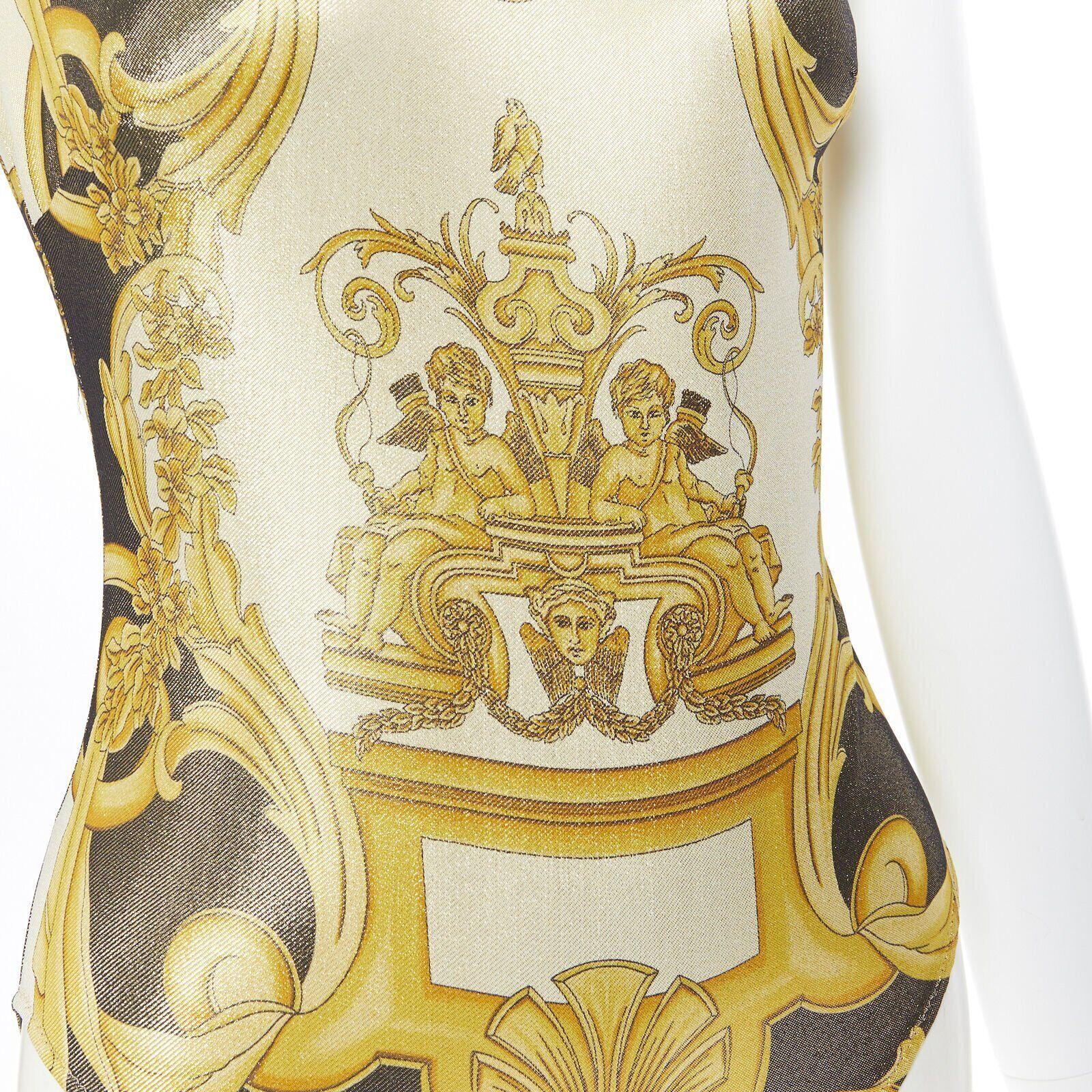 new VERSACE Tribute SS18 Runway Baroque Cherub gold black lurex bodysuit IT38 XS
Reference: TGAS/A05342
Brand: Versace
Designer: Donatella Versace
Model: Bodysuit top
Collection: Spring Summer 2018 - Runway
Material: Polyamide, Blend
Color: Gold,