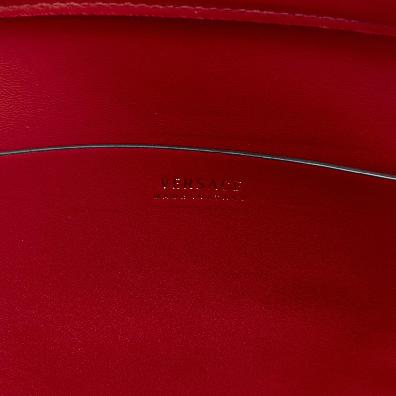 Nuovo VERSACE Tribute Tote Medium rosso Bondage Medusa Borsa a tracolla con borchie dorate 6