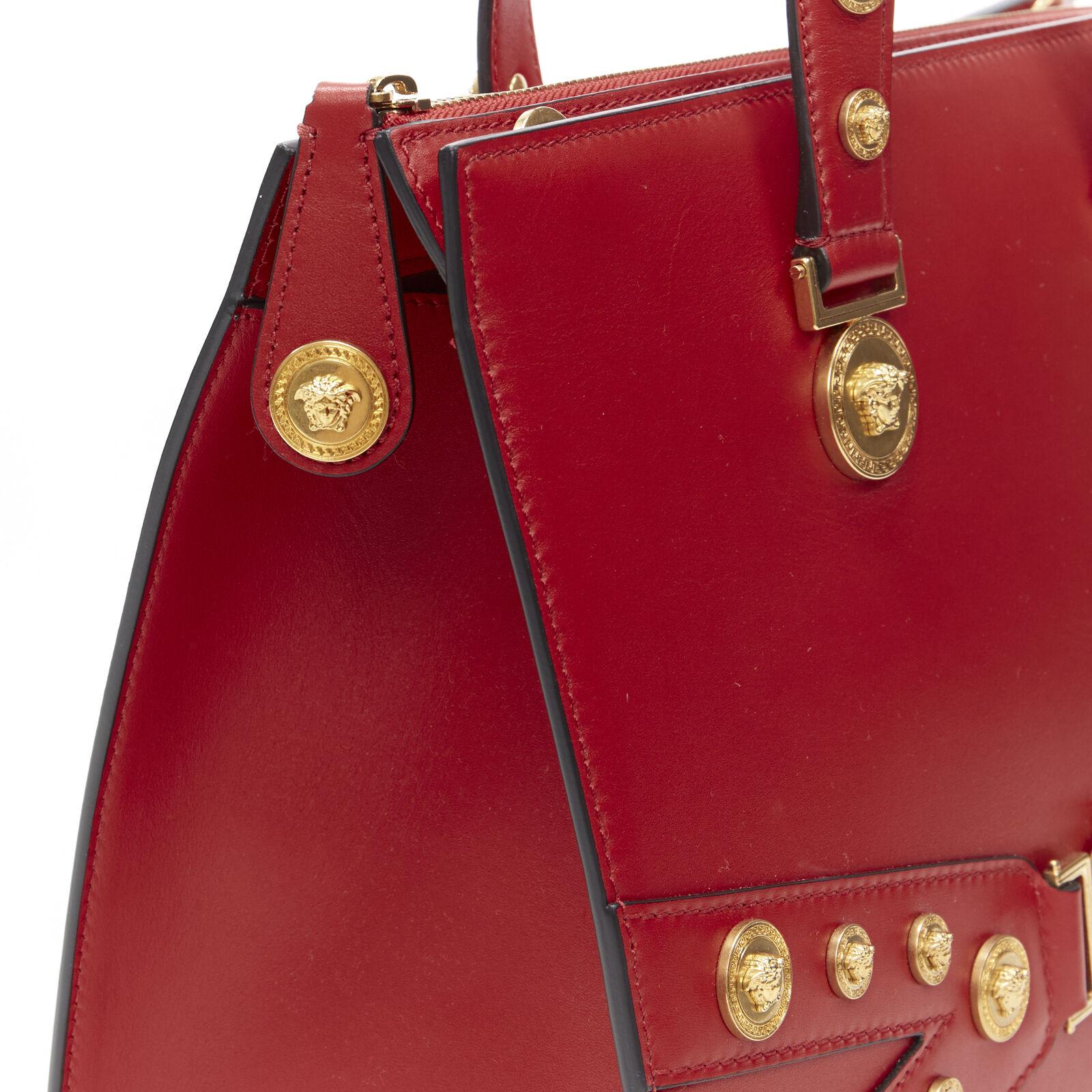 Nuovo VERSACE Tribute Tote Medium rosso Bondage Medusa Borsa a tracolla con borchie dorate 2