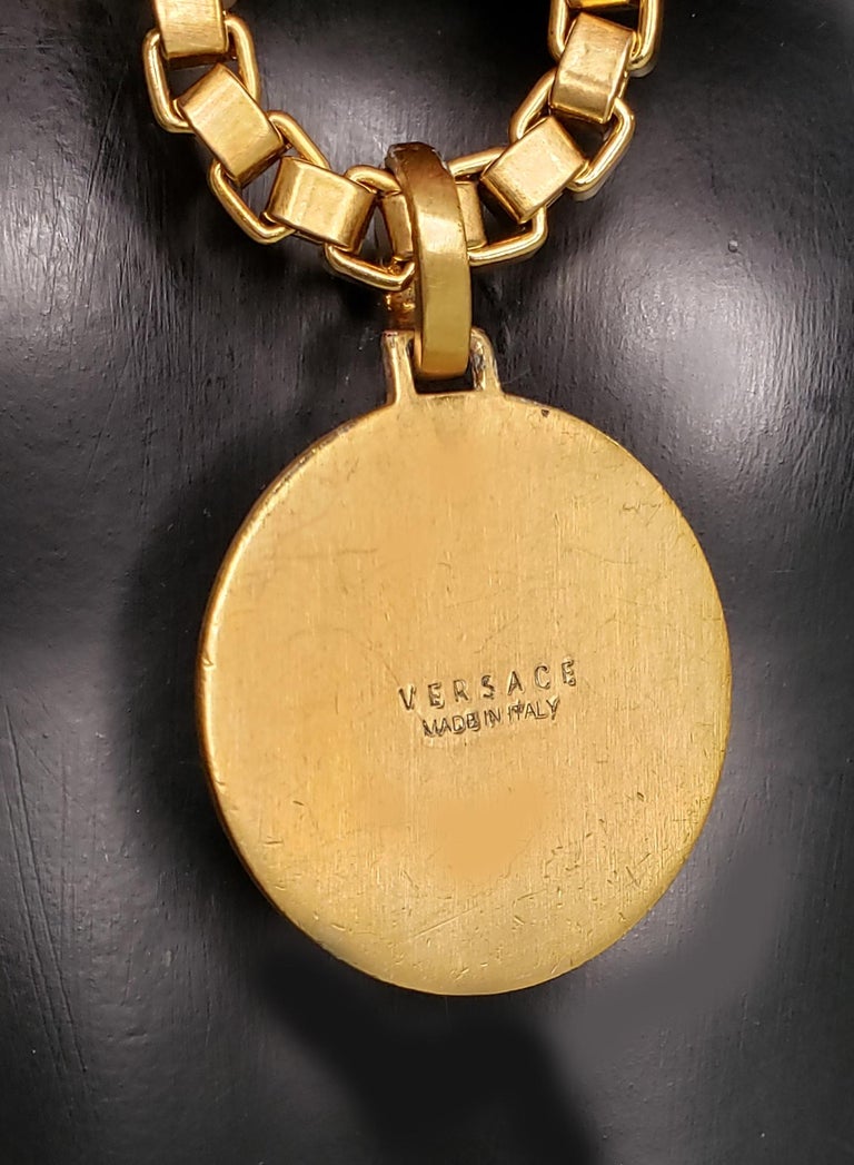 New VERSACE Triple Chain Gold-Plated Medusa Necklace as seen on Celebrities  For Sale at 1stDibs