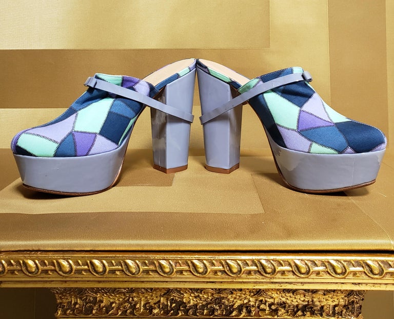New VERSACE VERSUS LILAC PATENT LEATHER MOSAIC PRINT PLATFORM SABOT SHOES  37 - 7 For Sale at 1stDibs