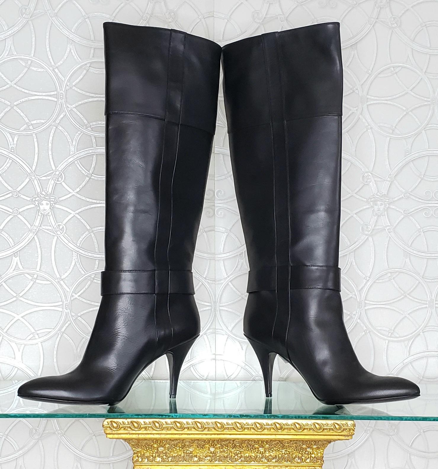 New VERSACE VJC BLACK LEATHER BOOTS 39 - 9 In New Condition For Sale In Montgomery, TX