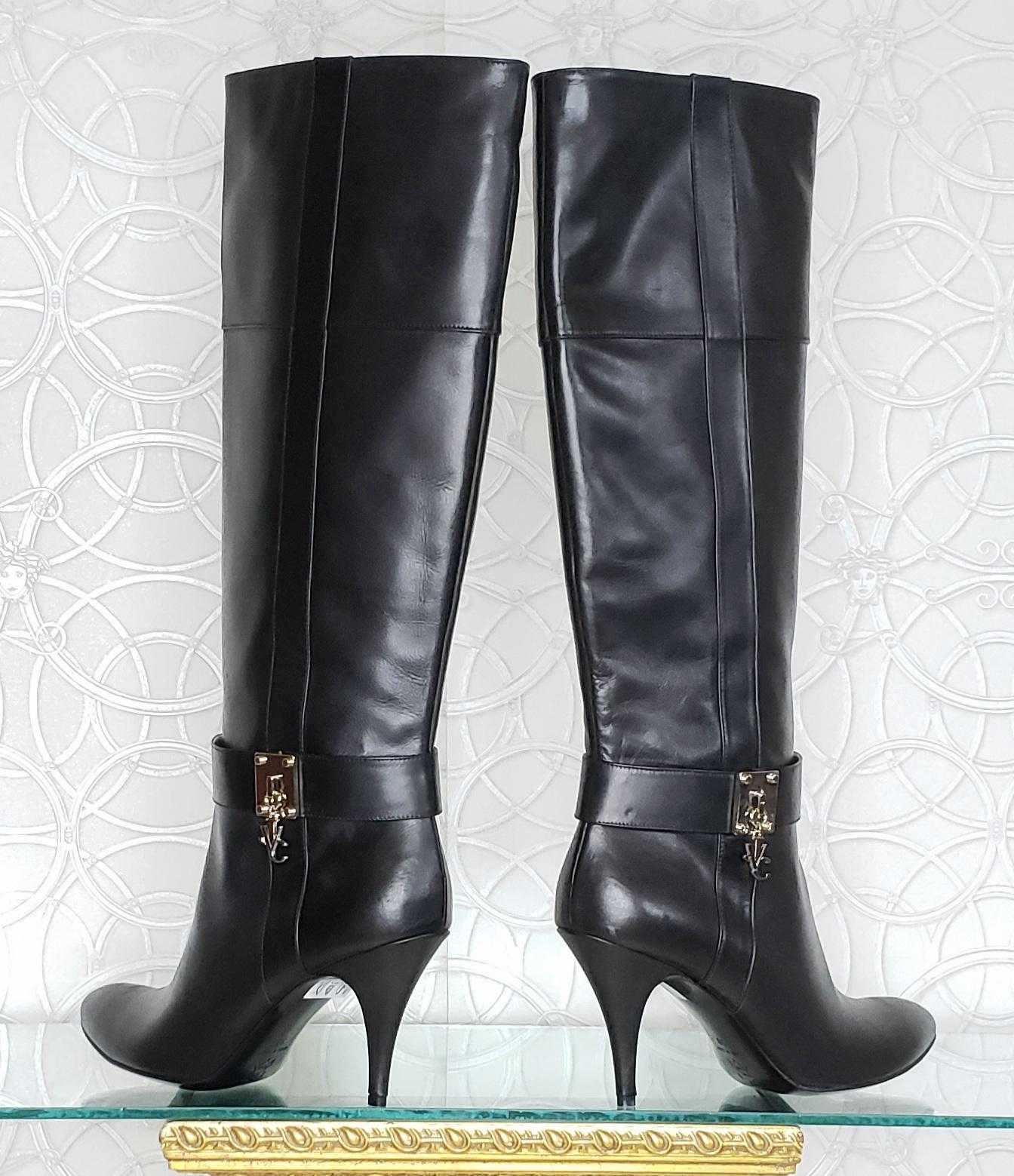 Women's New VERSACE VJC BLACK LEATHER BOOTS 39 - 9 For Sale