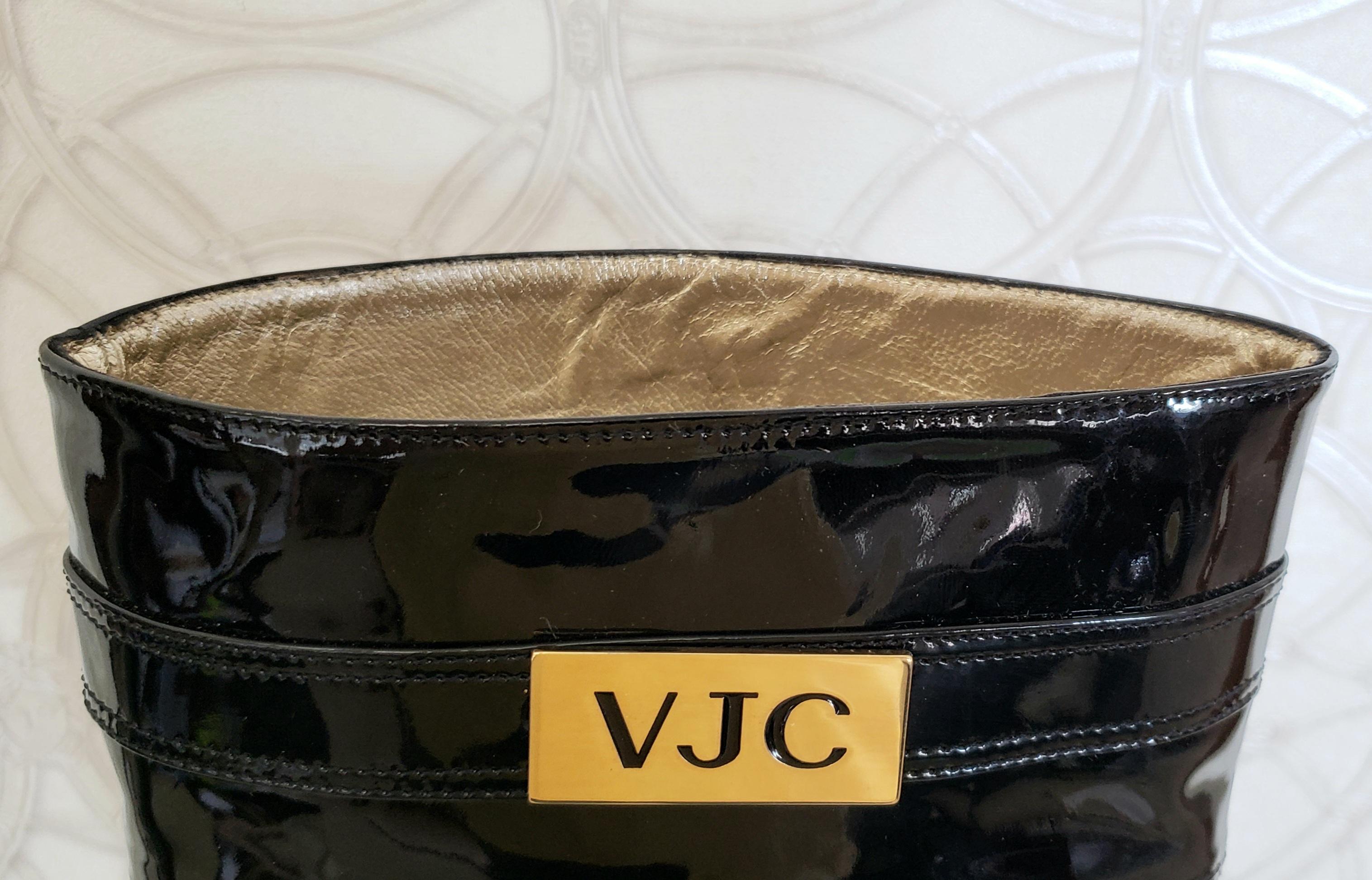 New VERSACE VJC BLACK PATENT LEATHER BOOTS 39 - 9 In New Condition For Sale In Montgomery, TX