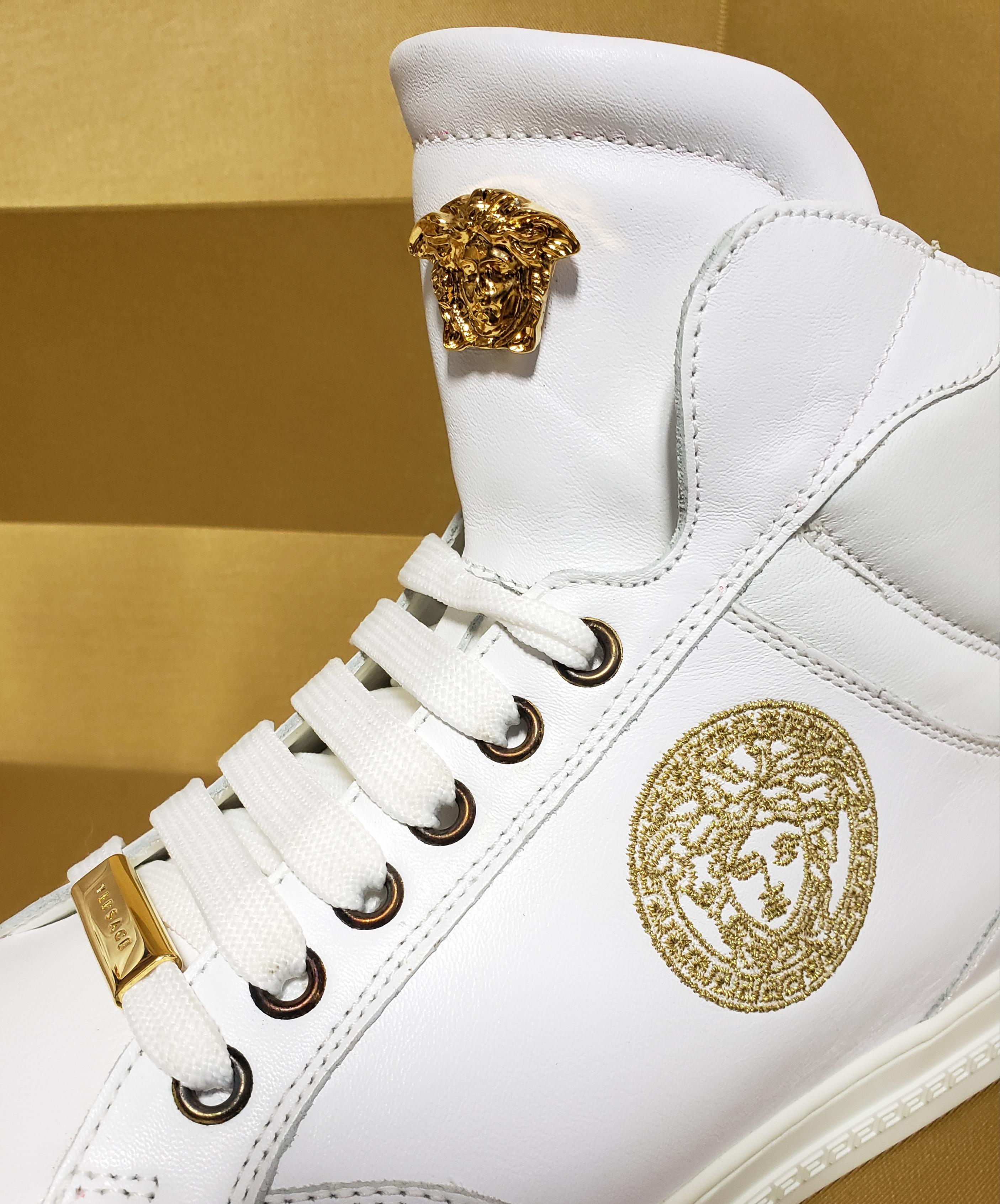 NEW VERSACE WHITE LEATHER SNEAKERS w/EMBROIDERED GOLD MEDUSA 39.5 - 6.5 1