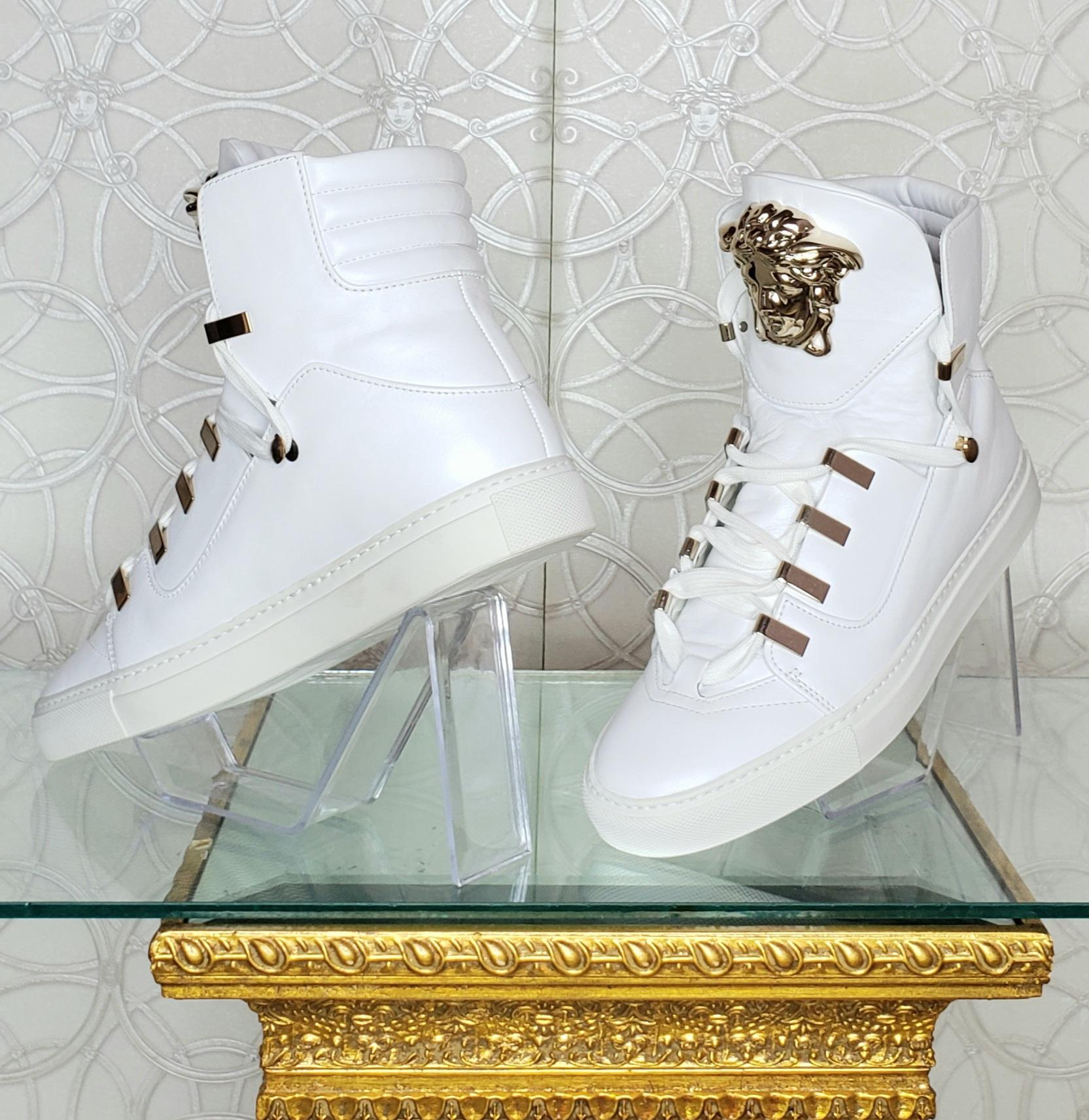 NEW VERSACE WHITE LEATHER SNEAKERS with 3D GOLD MEDUSA Sz 38 - 8 For Sale 2