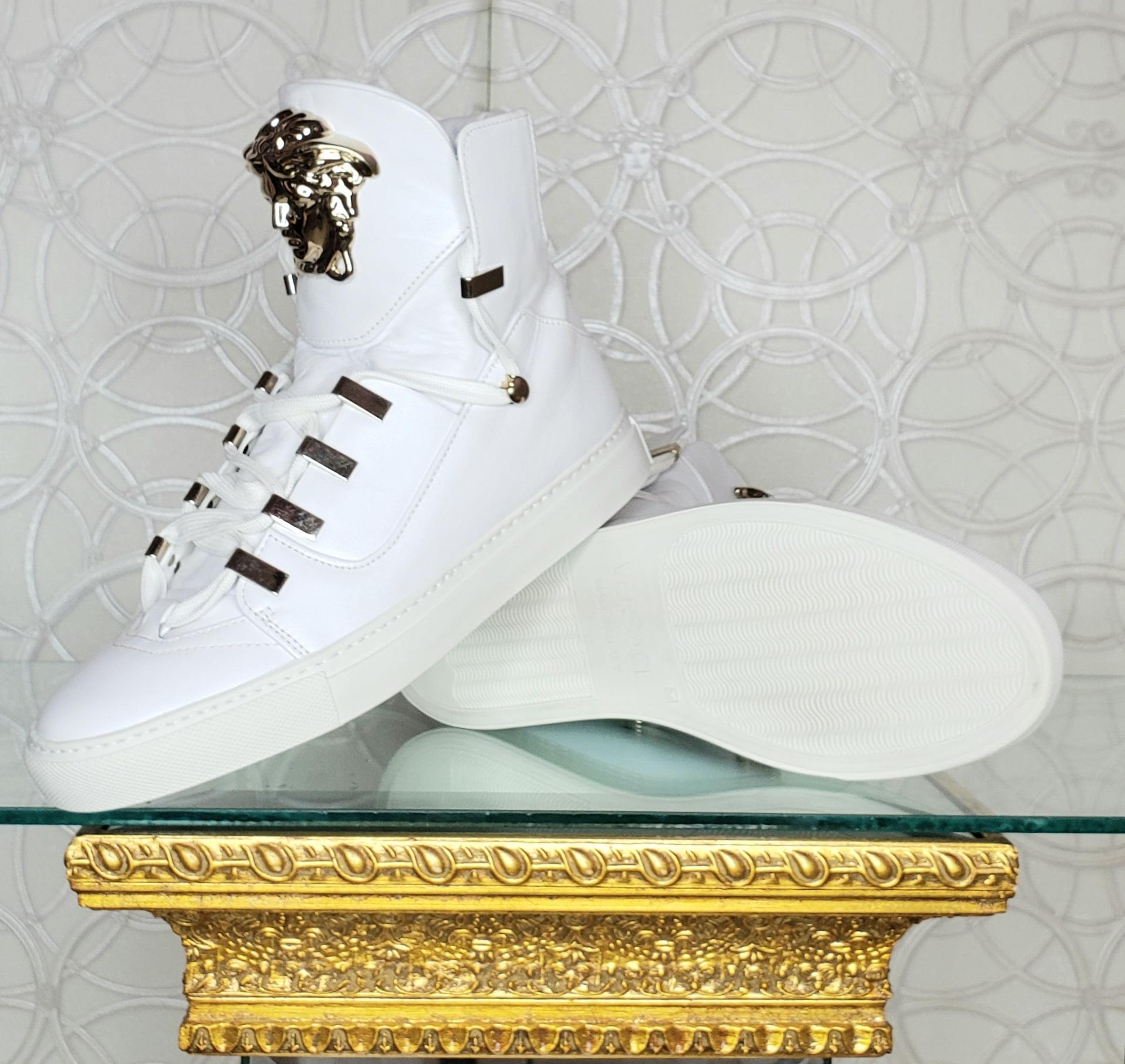 Women's NEW VERSACE WHITE LEATHER SNEAKERS with 3D GOLD MEDUSA Sz 38 - 8 For Sale