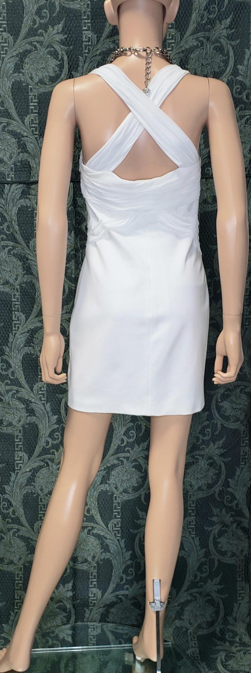 New VERSACE WHITE MEDUSA CHAIN DRESS 42 - 6 For Sale 1