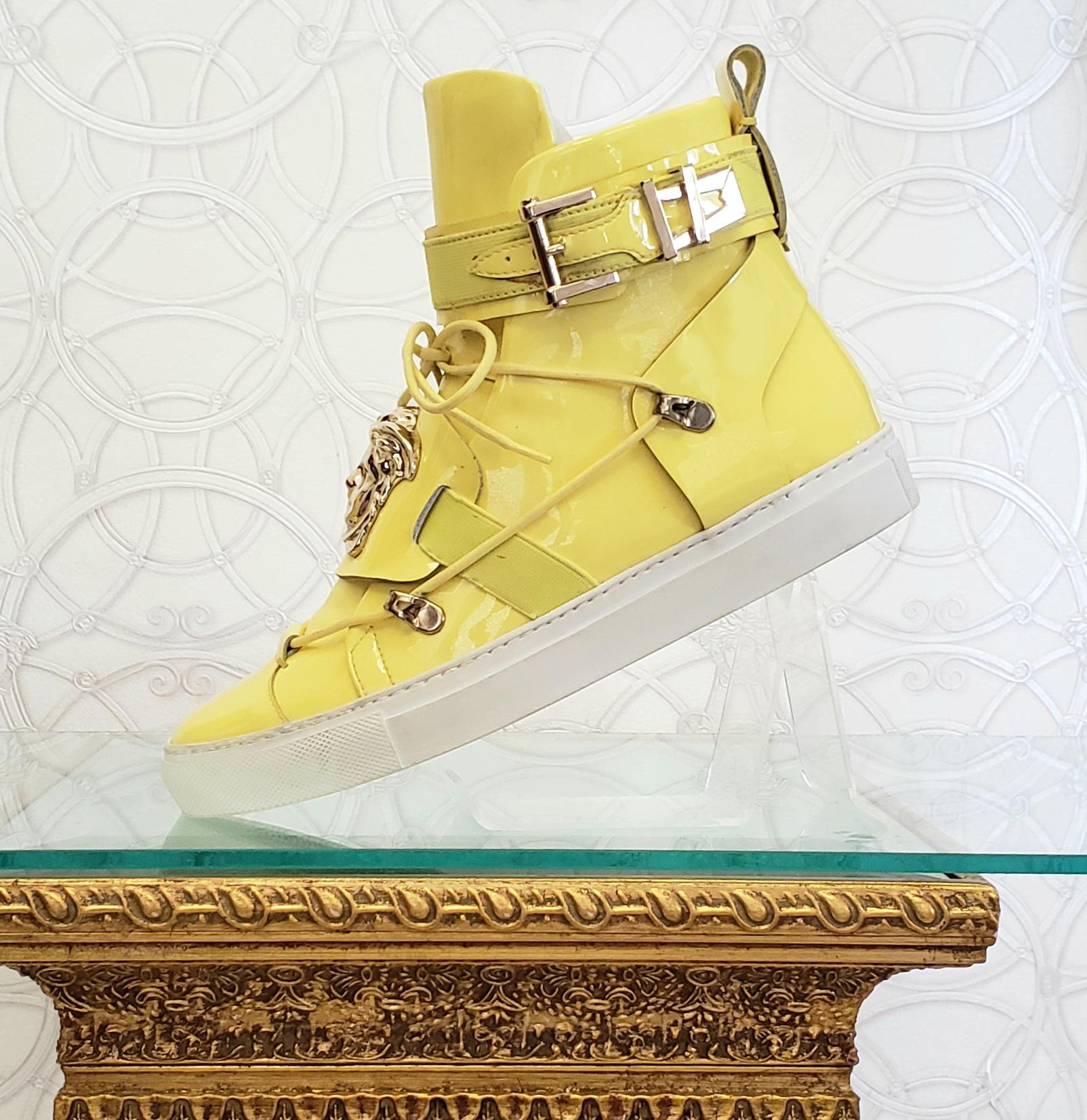 VERSACE 


Yellow Patent leather Sneakers, gold-tone hardware

3D Medusa Head Buckle
Rubber Lace

Leather lining
       Rubber sole
Content: 100% leather

       Italian size is 36 - US 6
insole: 9
