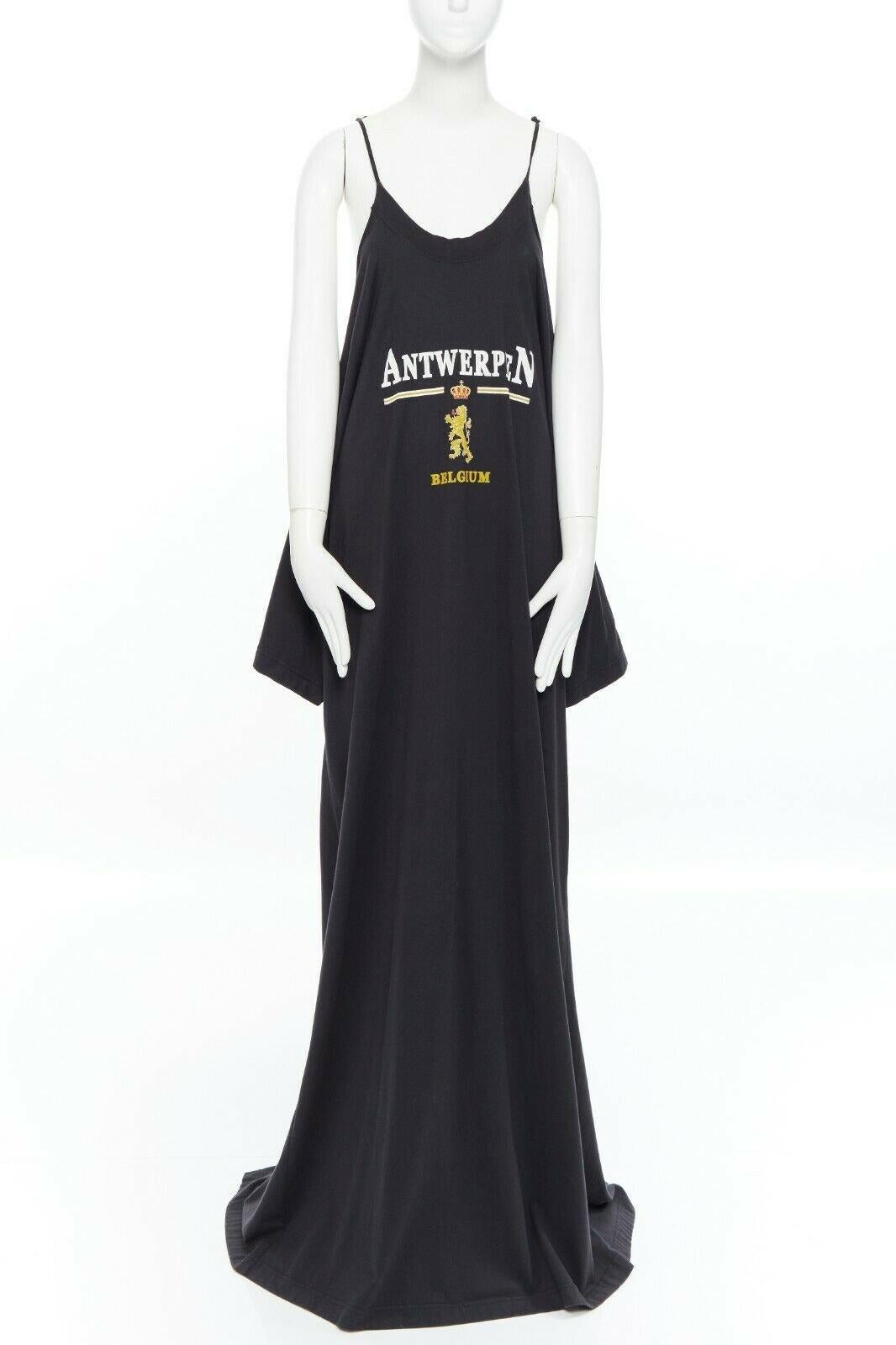 nuevo VETEMENTS camiseta negra deconstruida Amberes de algodón maxi vestido S 
Referencia: TGAS/A03463 
Marca Vetements 
Diseñador: Demna Gvasalia 
Colección: Otoño Invierno 2018 
Material: Algodón 
Color: Negro 
Patrón: Abstracto 
Detalle extra: El
