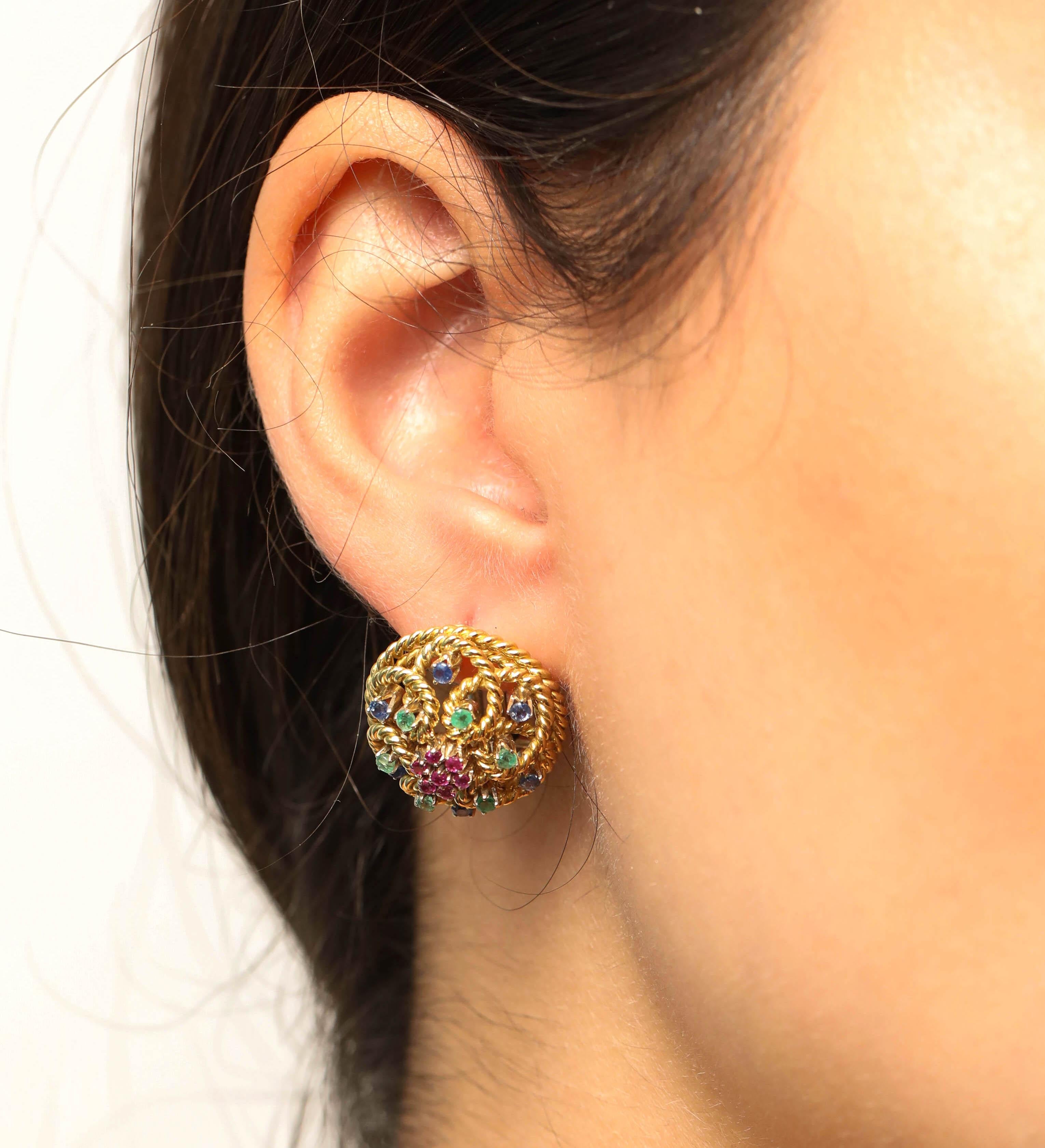 Round Cut Blue Sapphire, Emeralds 18 Karat Yellow Gold Stud Earrings