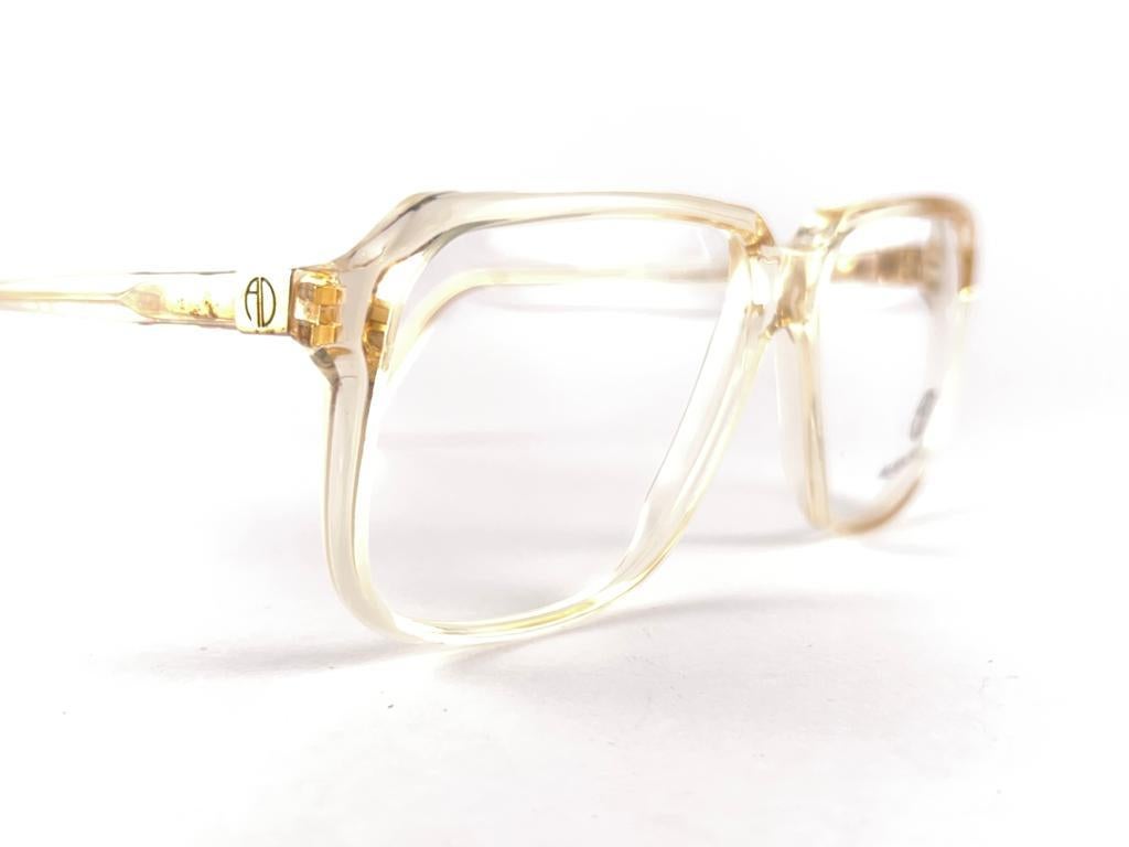  
  
New Vintage Alain Delon I Care 108 Rx Glasses
Monture translucide élégante et intemporelle, prête à recevoir vos verres correcteurs. 
Neuf, jamais porté ni exposé, il peut présenter de légers signes d'usure dus au stockage.



Fabriqué en
