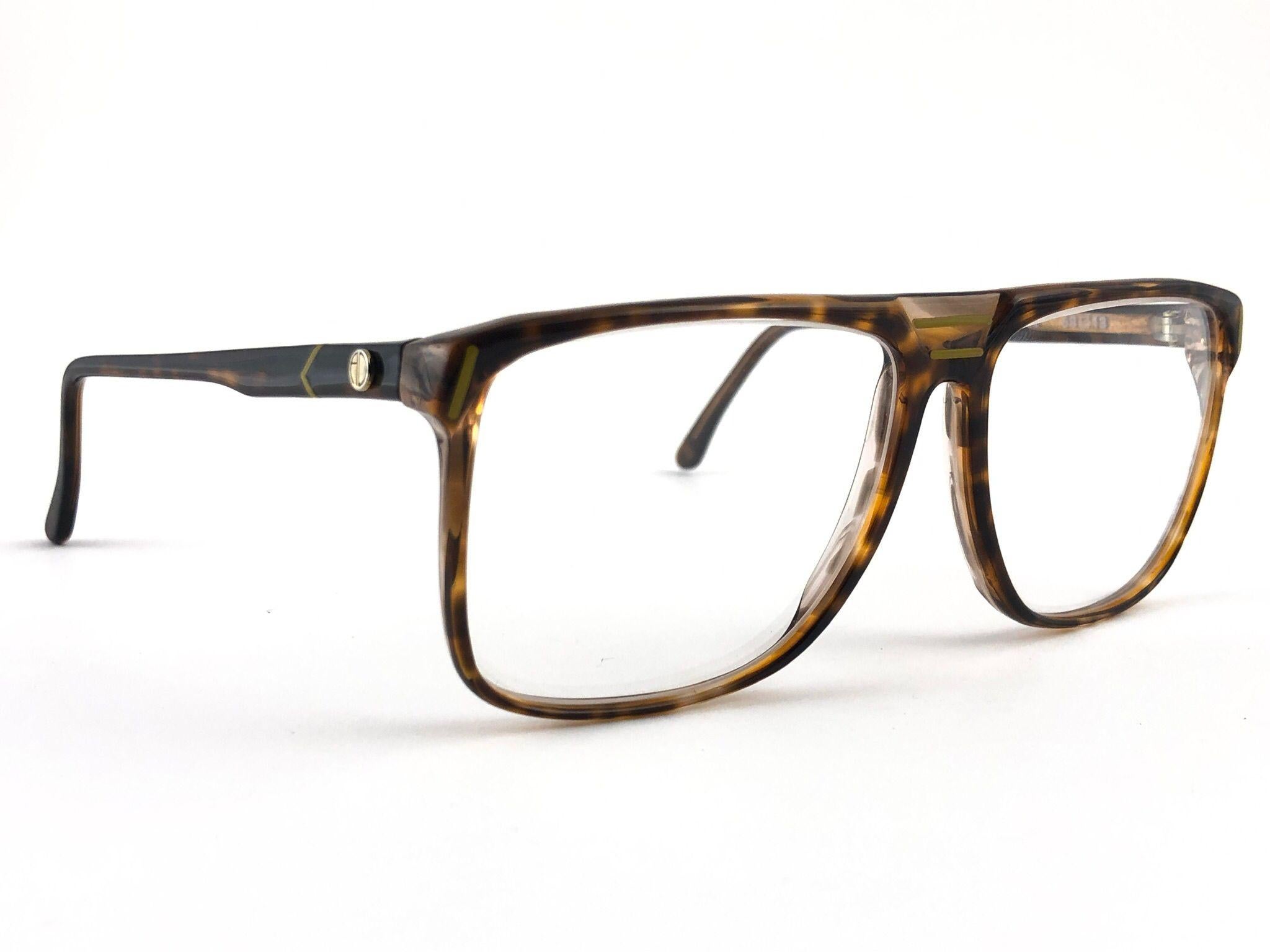 New vintage Alain Delon RX Glasses

Classy and timeless Tortoise frame ready for your prescription lenses. 

New, never worn or displayed, it may show minor sign of wear due to storage

 Made in Italy.

MEASUREMENTS 



FRONT : 13.5  CMS

LENS