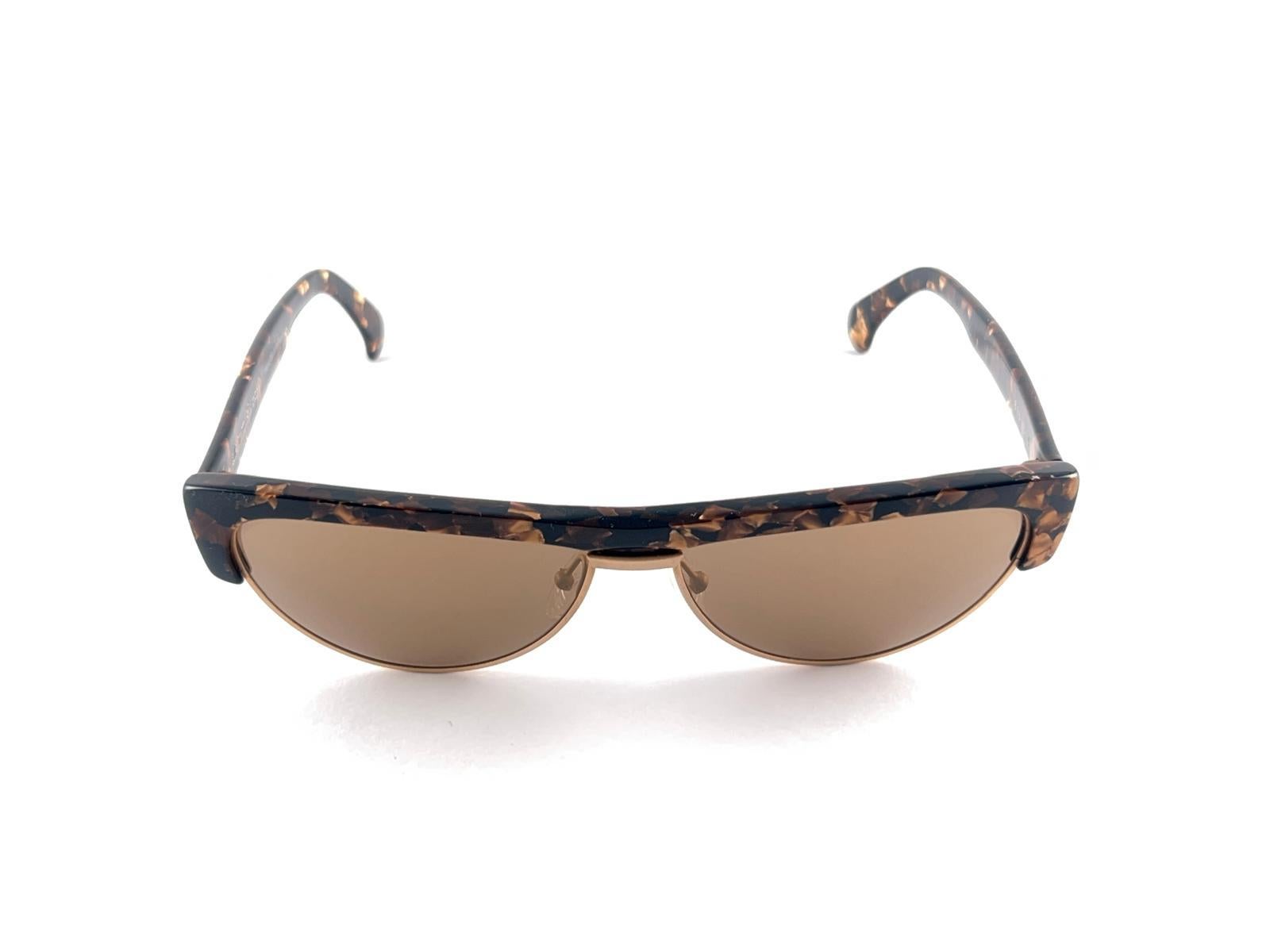 
New 1990’S Alain Mikli Cat Eye Marbled Tortoise Frame Holding Brown Polarised Lenses Sunglasses  
This Item May Show Minor Sign Of Wear Due To Storage
 A Real Sought After Piece.


Hand Made In France



Front                                 14.5