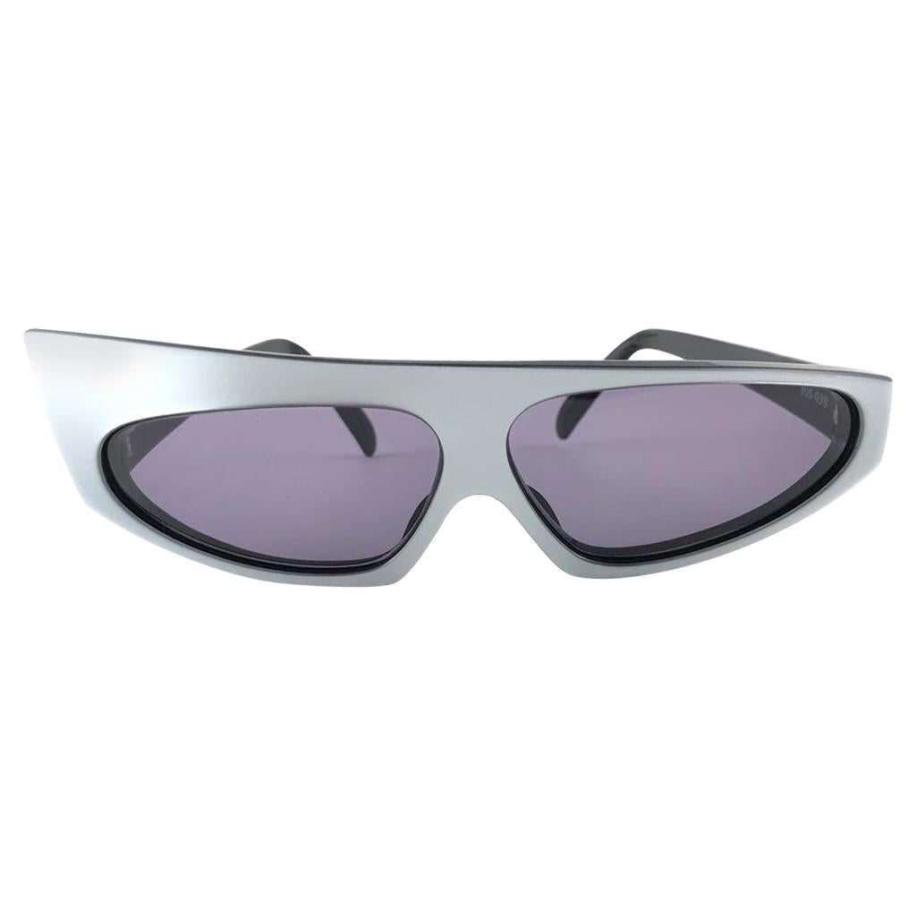 Alain Mikli - Lunettes de soleil vintage grises spatiales, fabriquées en France, années 1980, état neuf en vente