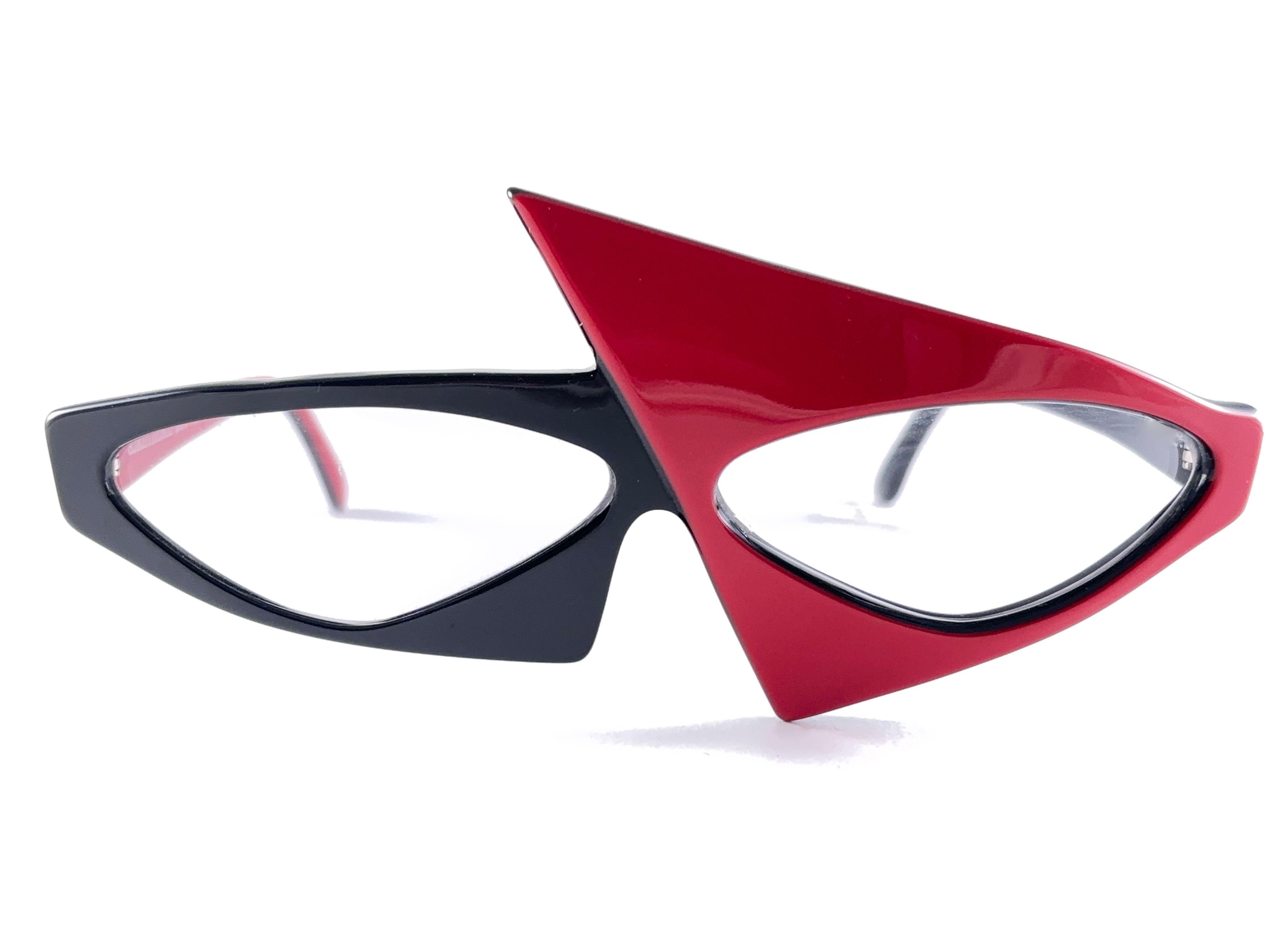 Neue Vintage Alain Mikli zwei Tone schwarz & rot Made in France Sonnenbrille 1980er Jahre im Angebot 2