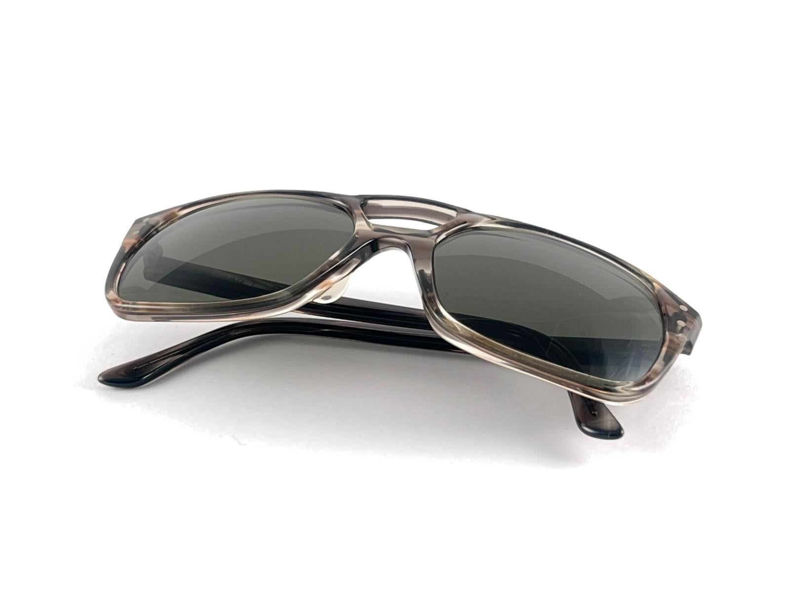 New Vintage American Optical Aerius Pilot Sunglasses Made in Usa en vente 6