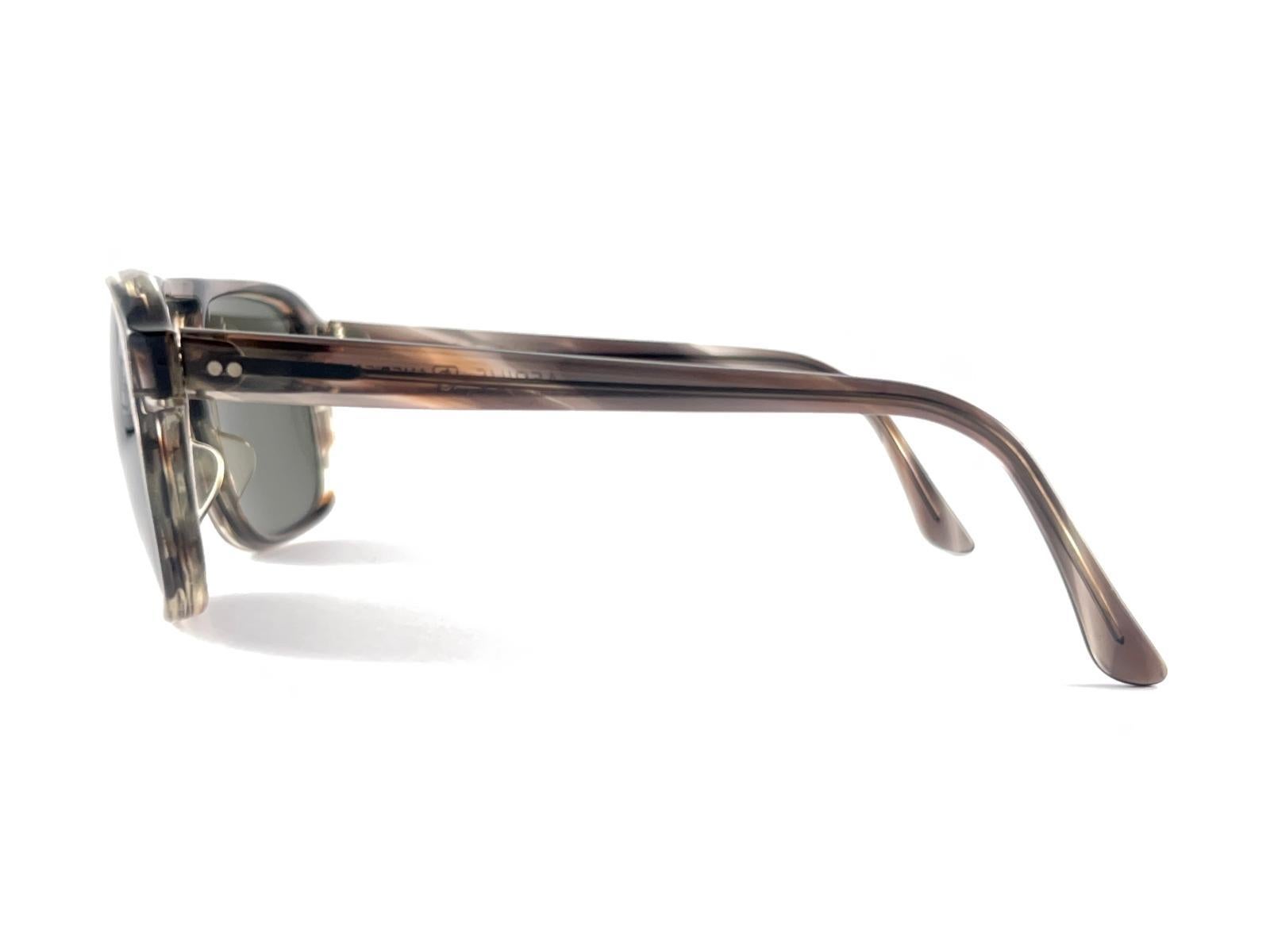Gris New Vintage American Optical Aerius Pilot Sunglasses Made in Usa en vente