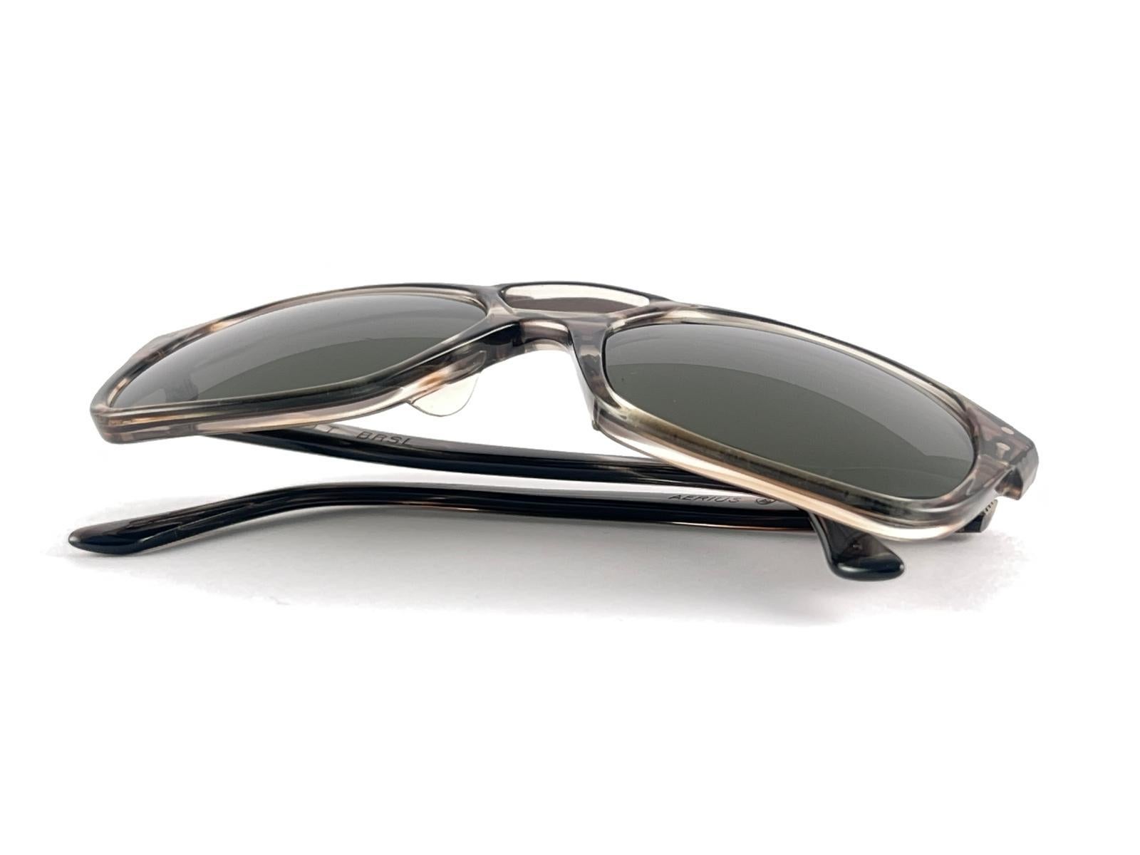 New Vintage American Optical Aerius Pilot Sunglasses Made in Usa en vente 4