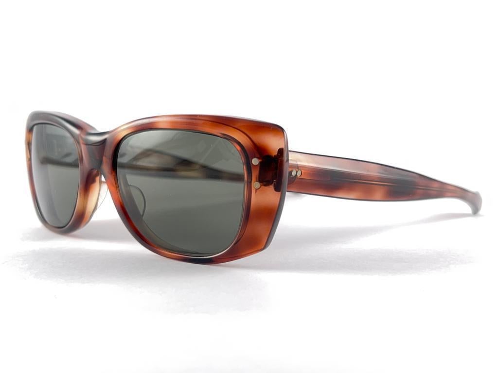 Gris New Vintage American Optical Midcentury Tortoise Sunglasses 60's Made In Usa en vente