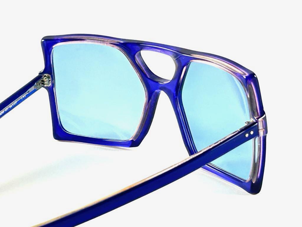 Nouvelles lunettes de soleil vintage anglo-américaines bleu cobalt Mod 101, 1980 Unisexe en vente