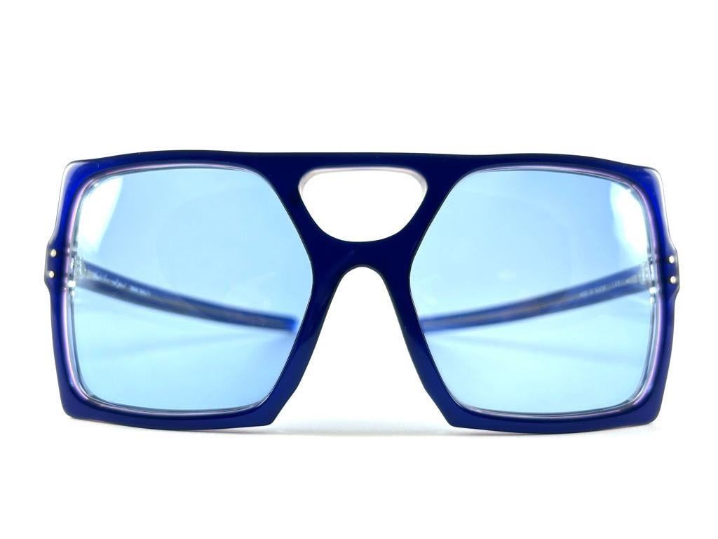 Nouvelles lunettes de soleil vintage anglo-américaines bleu cobalt Mod 101, 1980 en vente 1