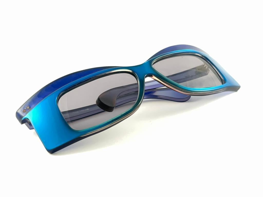 New Vintage Anglo American Cobalt Blue Wrap 3 Sunglasses 1980 For Sale 8