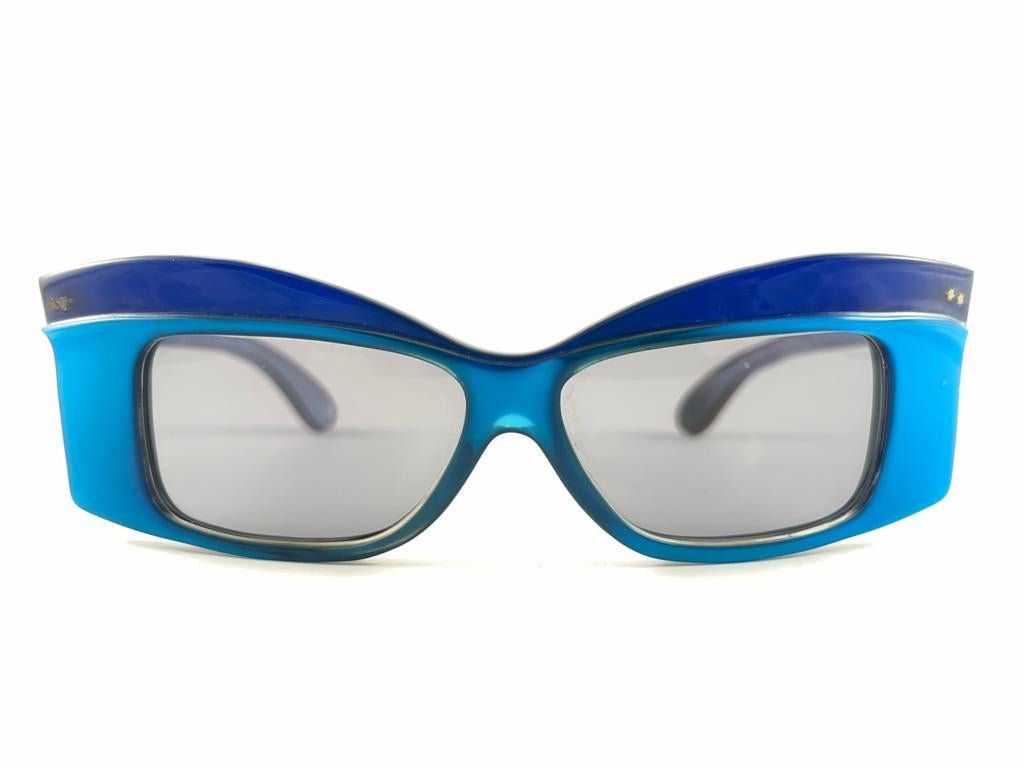 New Vintage Anglo American Cobalt Blue Wrap 3 Sunglasses 1980 For Sale 9