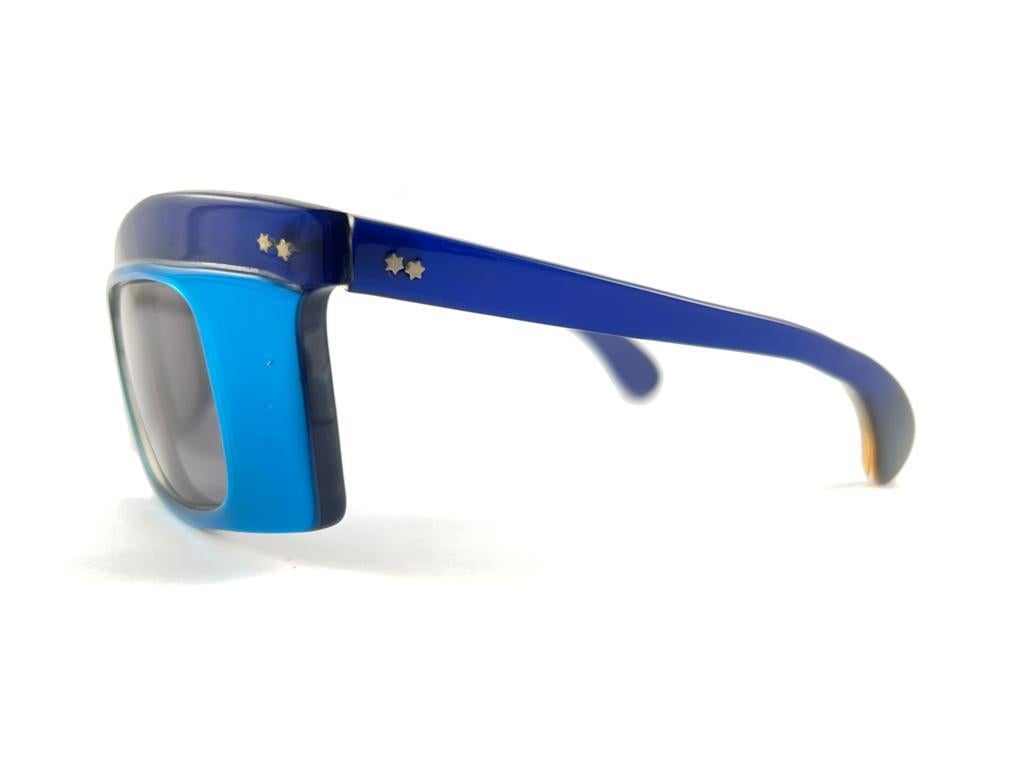 Anglo-amerikanische kobaltblaue Wickel-Sonnenbrille 1980 im Angebot 10