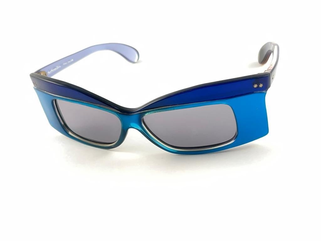 Anglo-amerikanische kobaltblaue Wickel-Sonnenbrille 1980 (Blau) im Angebot