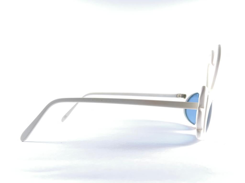 Vintage Anglo-amerikanische Brillen „Schwanen“ Blaue Rahmen-Sonnenbrille 1970er im Zustand „Neu“ im Angebot in Baleares, Baleares