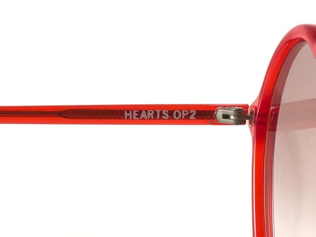 New Vintage Anglo American Hearts Translucent Red Sunglasses 1980  England In New Condition For Sale In Baleares, Baleares