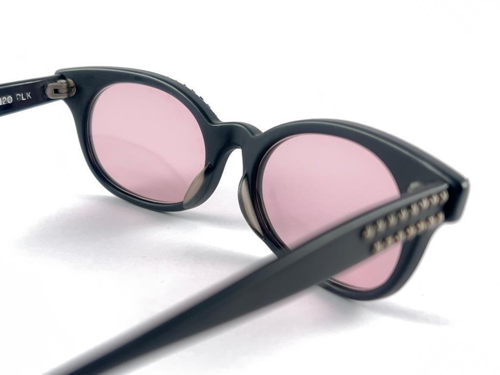 Nouvelles lunettes de soleil vintage anglo-américaines Miami mates noires, années 80 en vente 5
