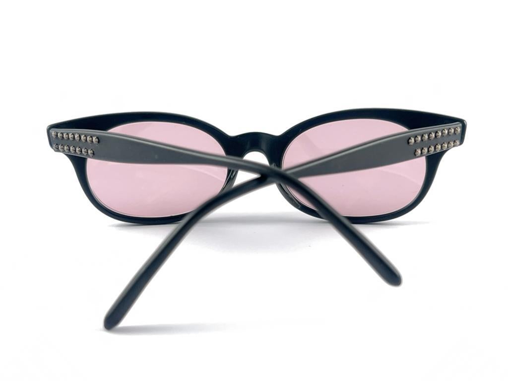 Nouvelles lunettes de soleil vintage anglo-américaines Miami mates noires, années 80 en vente 6