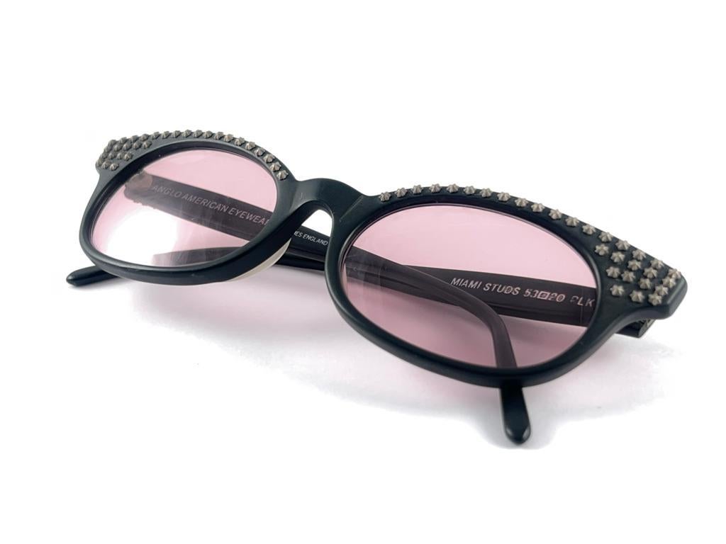 Nouvelles lunettes de soleil vintage anglo-américaines Miami mates noires, années 80 en vente 7