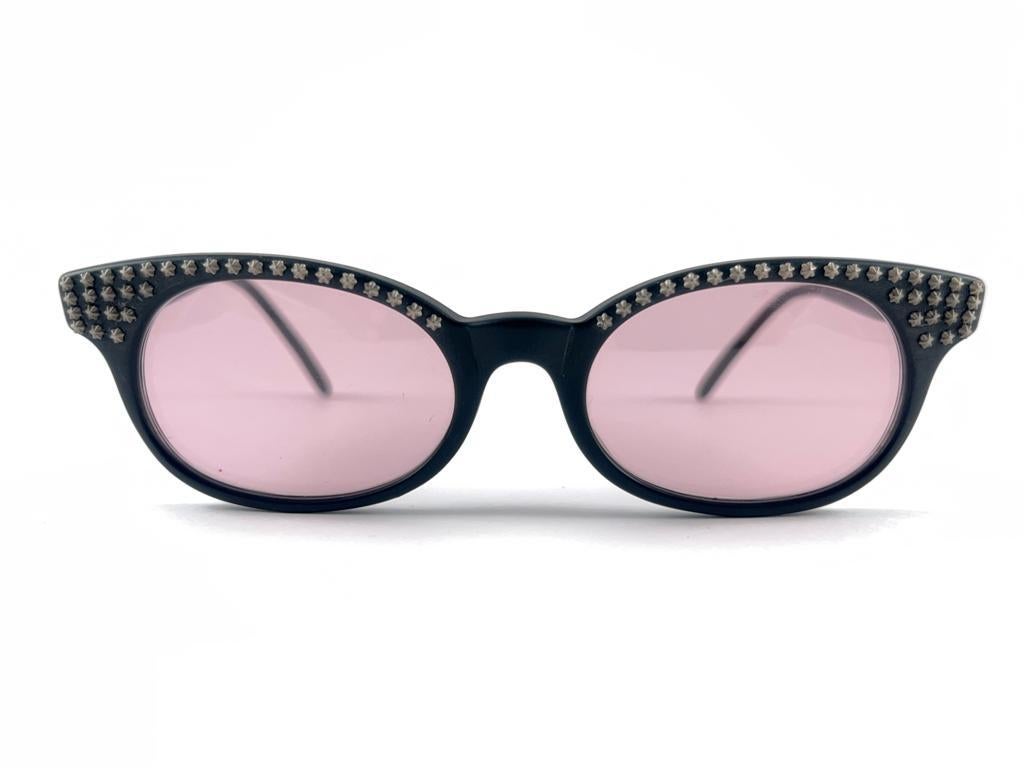 Nouvelles lunettes de soleil vintage anglo-américaines Miami mates noires, années 80 en vente 8