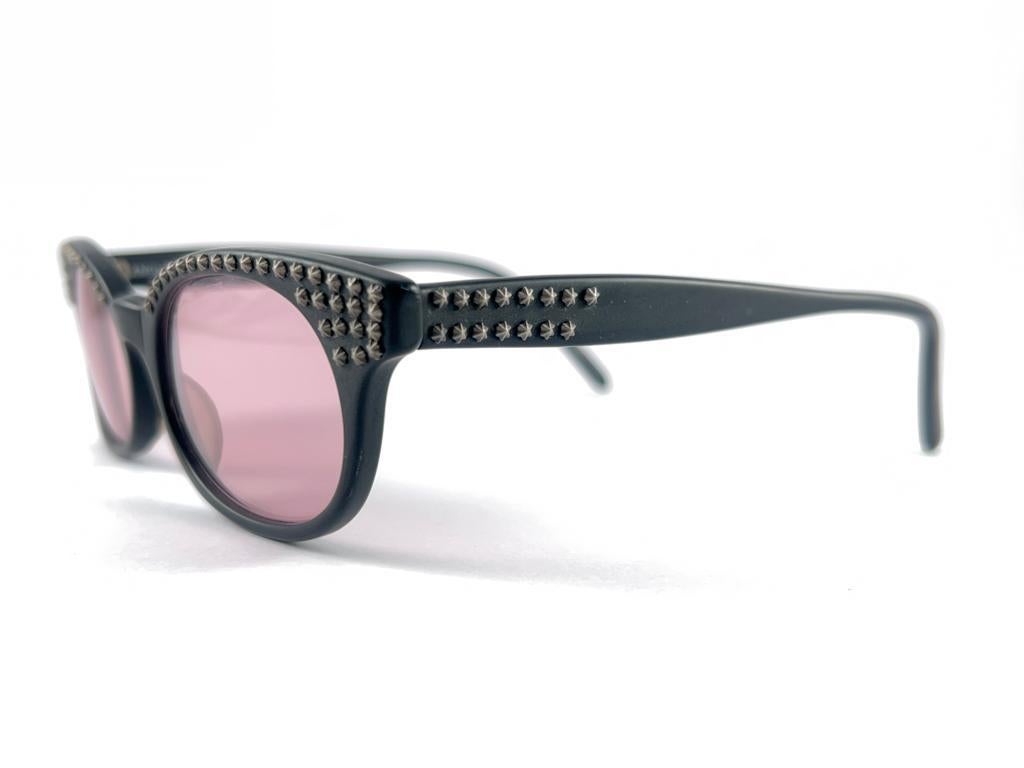 Femenino o masculino Nuevo Vintage Anglo American Miami Studs Negro Mate Gafas de sol 80's Inglaterra en venta