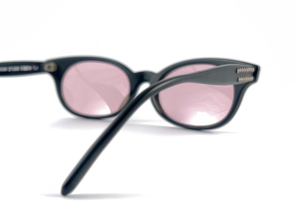 Nouvelles lunettes de soleil vintage anglo-américaines Miami mates noires, années 80 en vente 2