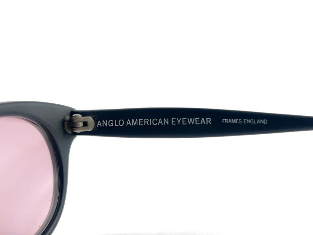 Nouvelles lunettes de soleil vintage anglo-américaines Miami mates noires, années 80 en vente 4