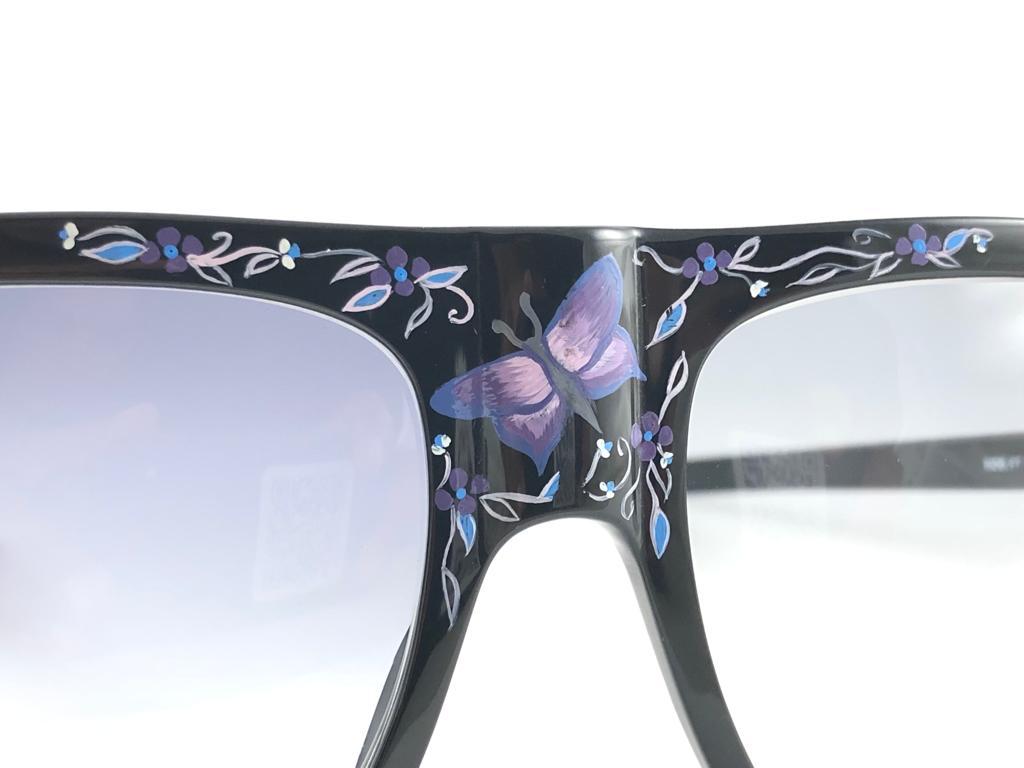 New Vintage Anglo American Mod 97 Black Handpainted Butterfly Sunglasses 1980 For Sale 4
