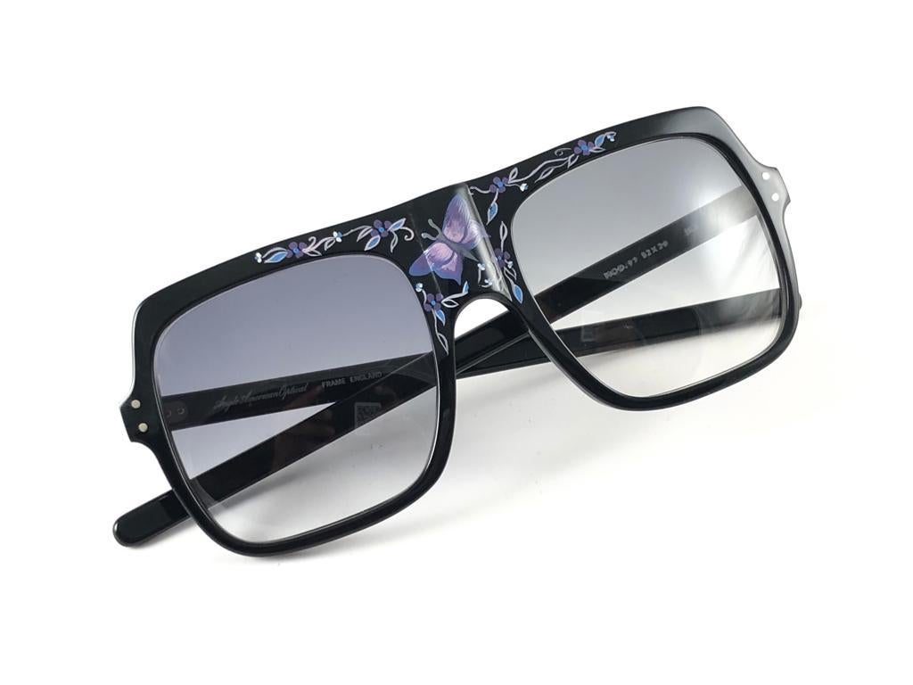 New Vintage Anglo American Mod 97 Black Handpainted Butterfly Sunglasses 1980 For Sale 5