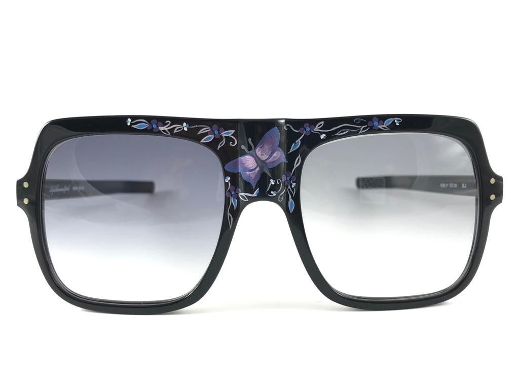 New Vintage Anglo American Mod 97 Black Handpainted Butterfly Sunglasses 1980 For Sale 6