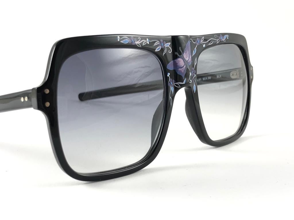 New Vintage Anglo American Mod 97 Black Handpainted Butterfly Sunglasses 1980 For Sale 3