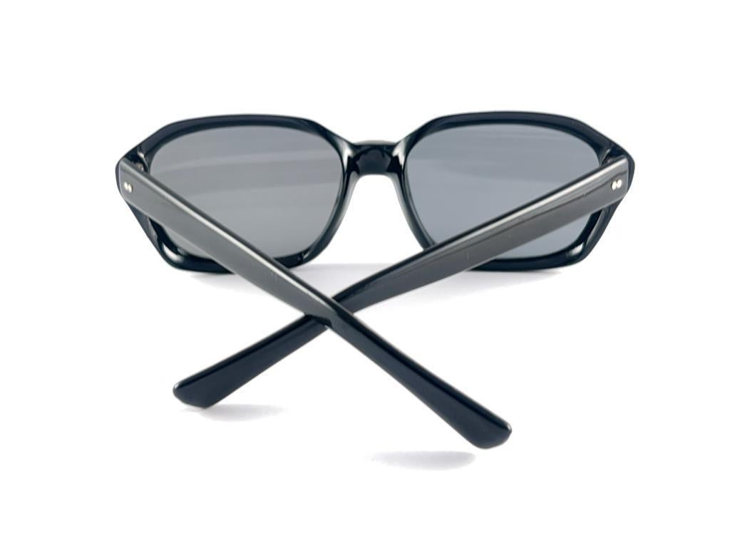 New Vintage Black Solid Rectangular Flat Lenses Sunglasses 70'S Made In Japan For Sale 7